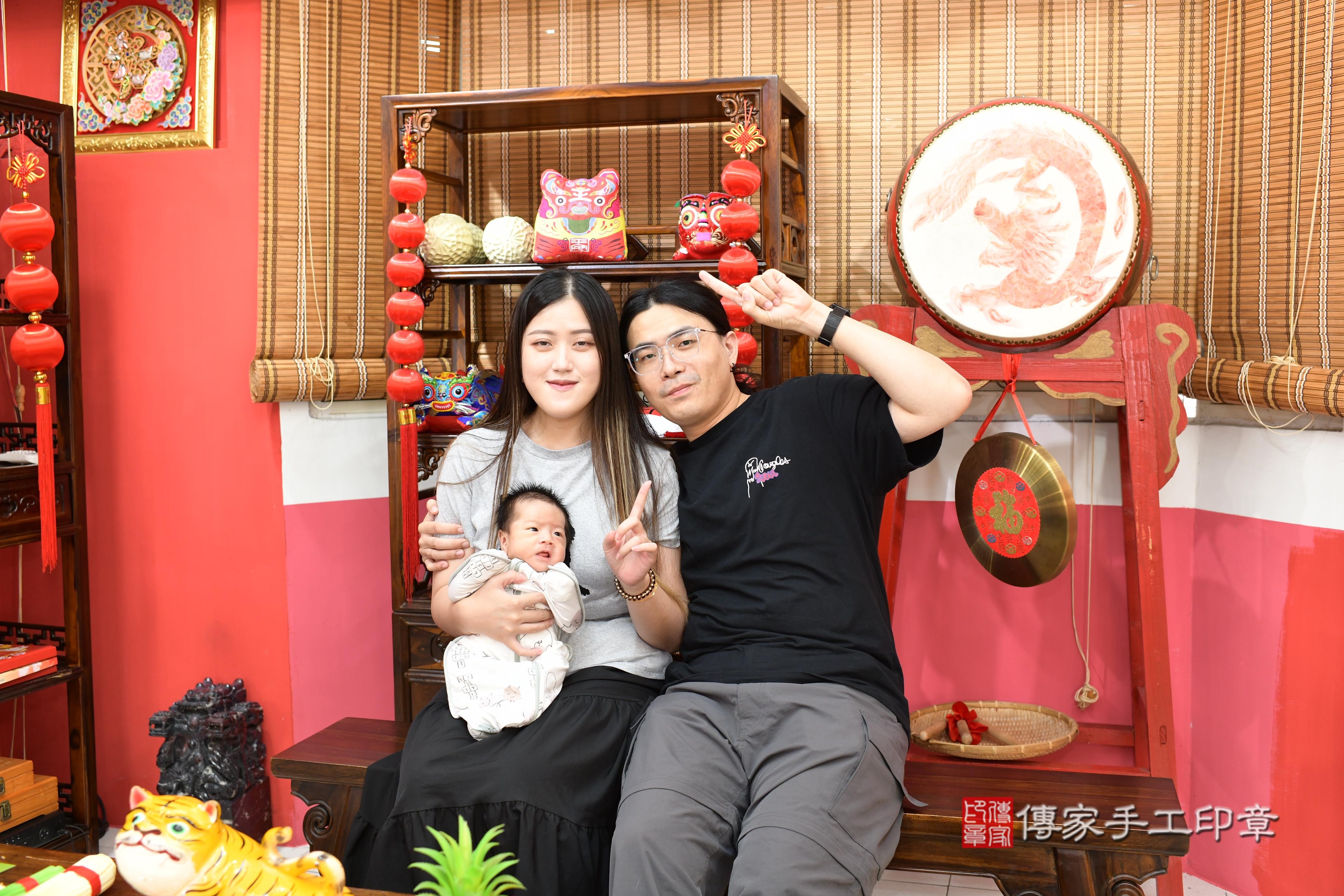 傳家手工印章高雄店、抓周、度脺、中國風會場、傳家嬰兒古禮、吉祥話、抓周道具物品24種、拍照。抓周證書。寶寶抓周、滿周歲、生日快樂、祝福 傳家手工印章高雄店、抓周、度脺、中國風會場、傳家嬰兒古禮、吉祥話、抓周道具物品24種、拍照。抓周證書。寶寶抓周、滿周歲、生日快樂、祝福