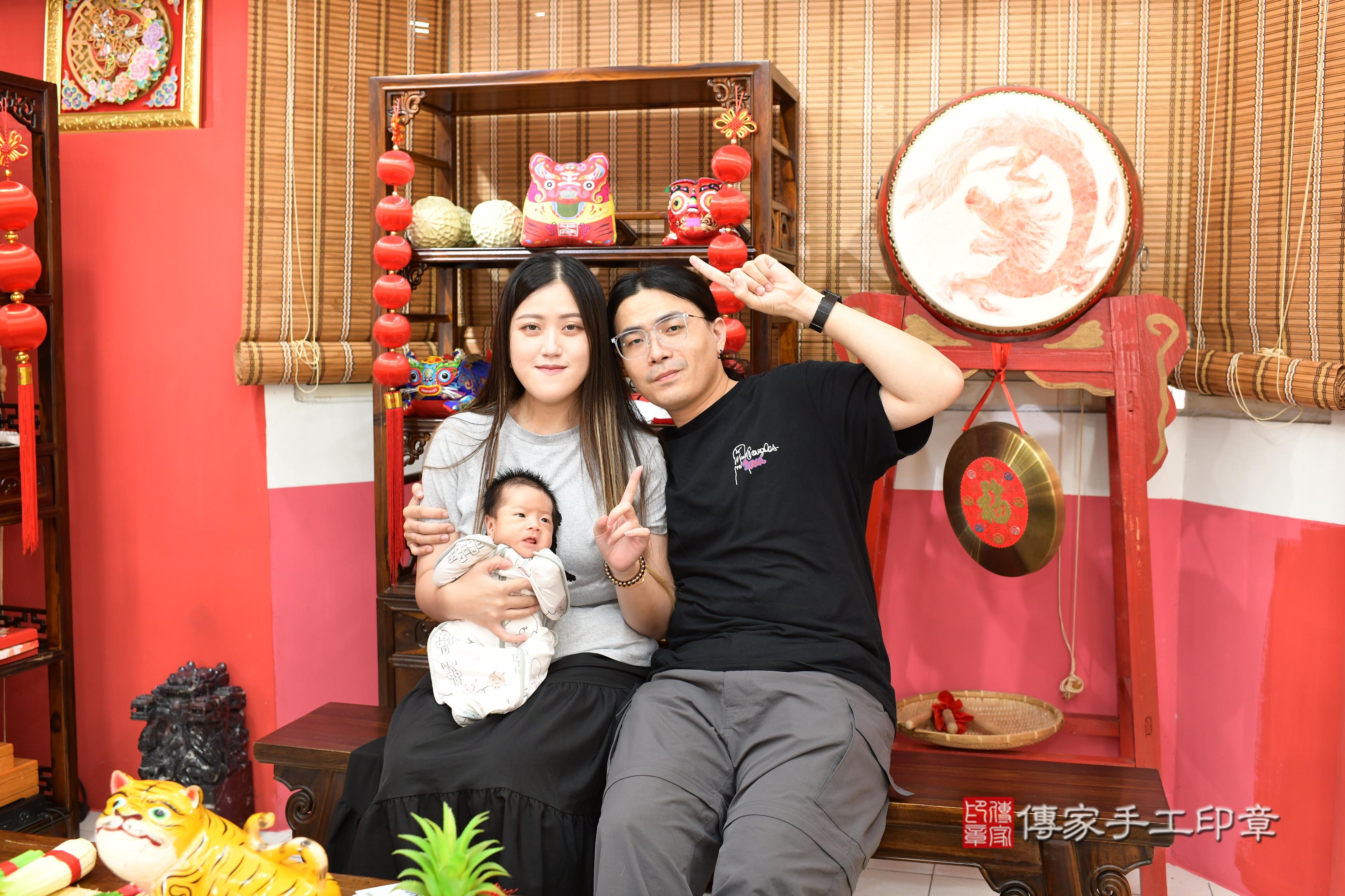 傳家手工印章高雄店、抓周、度脺、中國風會場、傳家嬰兒古禮、吉祥話、抓周道具物品24種、拍照。抓周證書。寶寶抓周、滿周歲、生日快樂、祝福 傳家手工印章高雄店、抓周、度脺、中國風會場、傳家嬰兒古禮、吉祥話、抓周道具物品24種、拍照。抓周證書。寶寶抓周、滿周歲、生日快樂、祝福