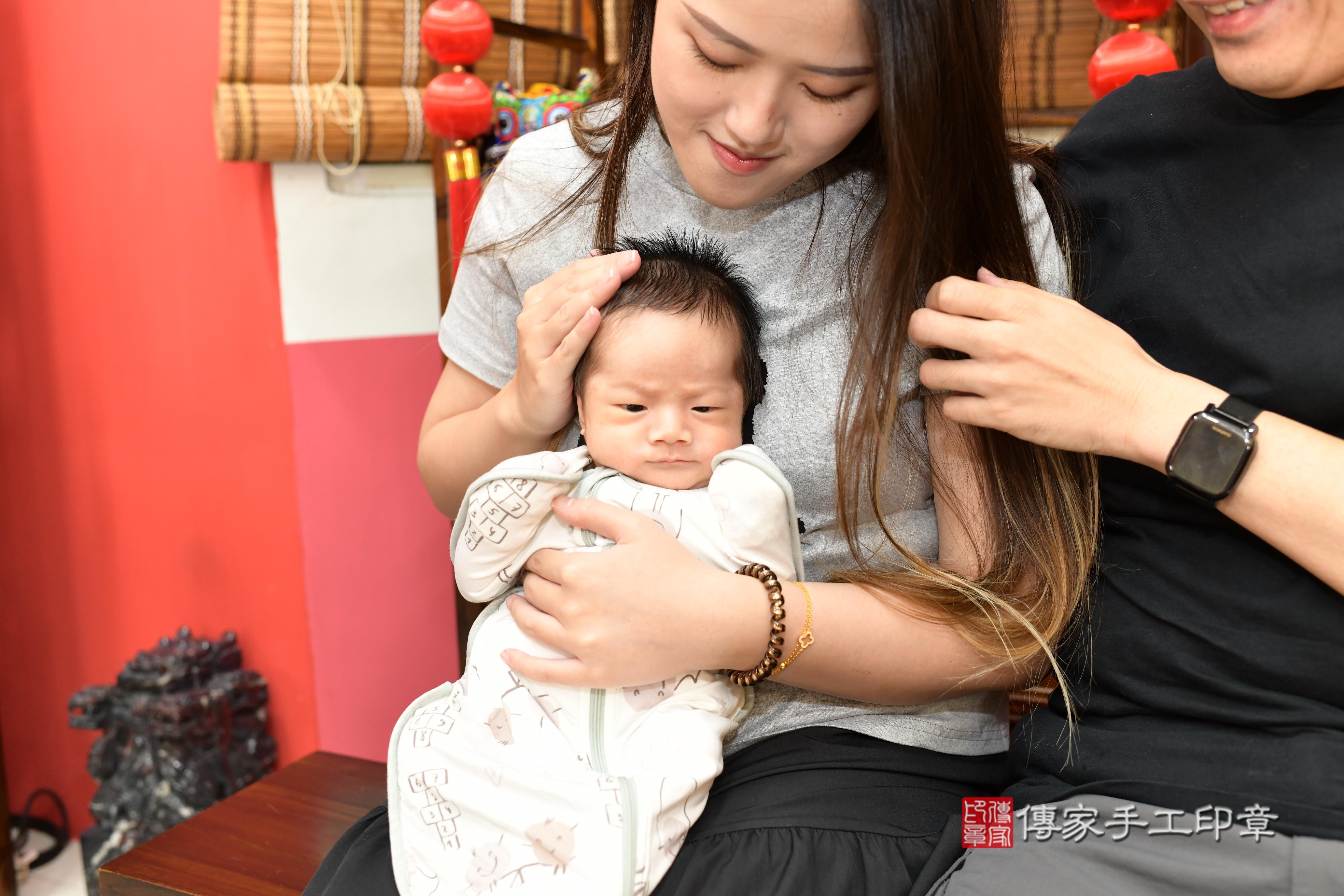 傳家手工印章高雄店、抓周、度脺、中國風會場、傳家嬰兒古禮、吉祥話、抓周道具物品24種、拍照。抓周證書。寶寶抓周、滿周歲、生日快樂、祝福 傳家手工印章高雄店、抓周、度脺、中國風會場、傳家嬰兒古禮、吉祥話、抓周道具物品24種、拍照。抓周證書。寶寶抓周、滿周歲、生日快樂、祝福
