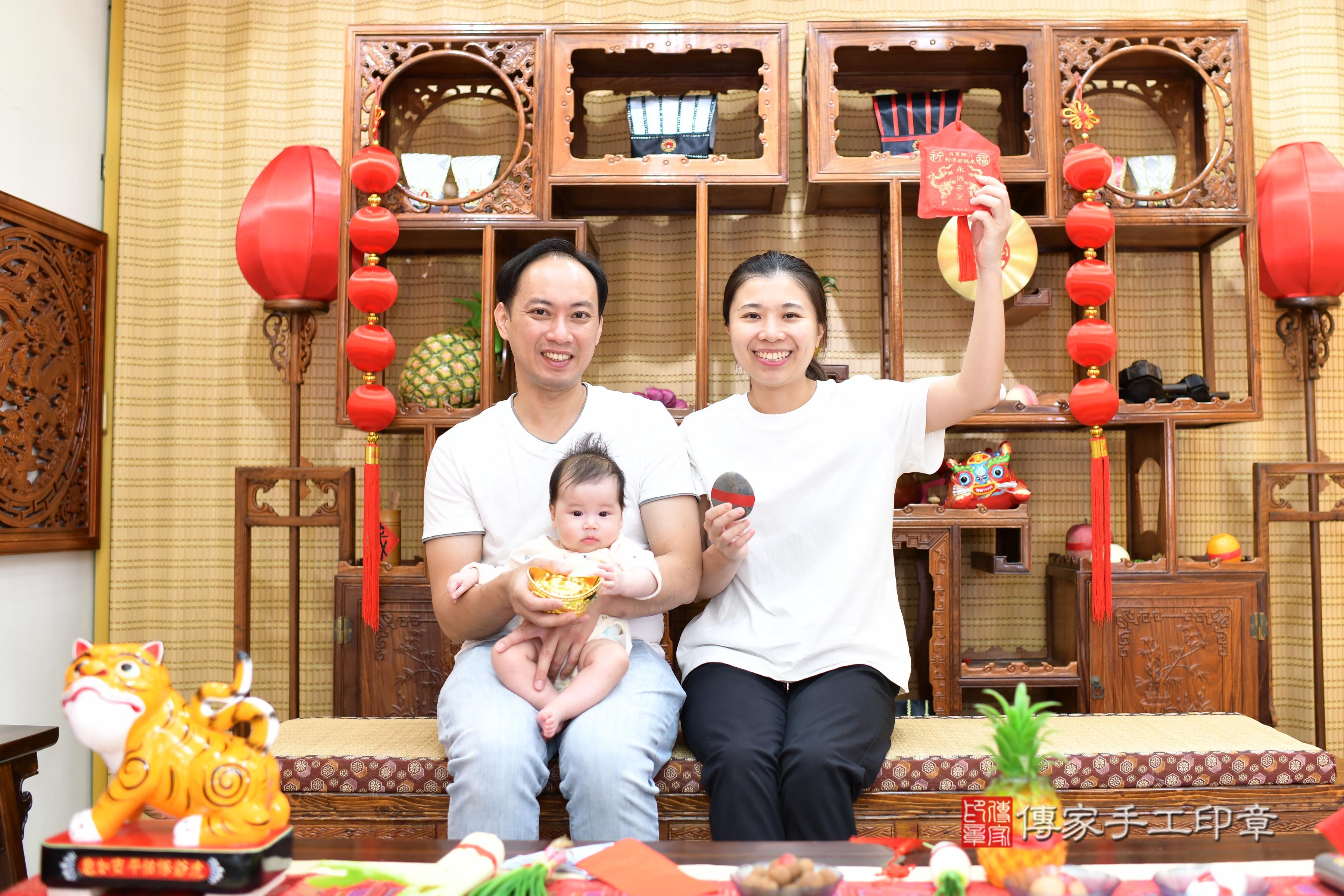 傳家手工印章高雄店、抓周、度脺、中國風會場、傳家嬰兒古禮、吉祥話、抓周道具物品24種、拍照。抓周證書。寶寶抓周、滿周歲、生日快樂、祝福 傳家手工印章高雄店、抓周、度脺、中國風會場、傳家嬰兒古禮、吉祥話、抓周道具物品24種、拍照。抓周證書。寶寶抓周、滿周歲、生日快樂、祝福