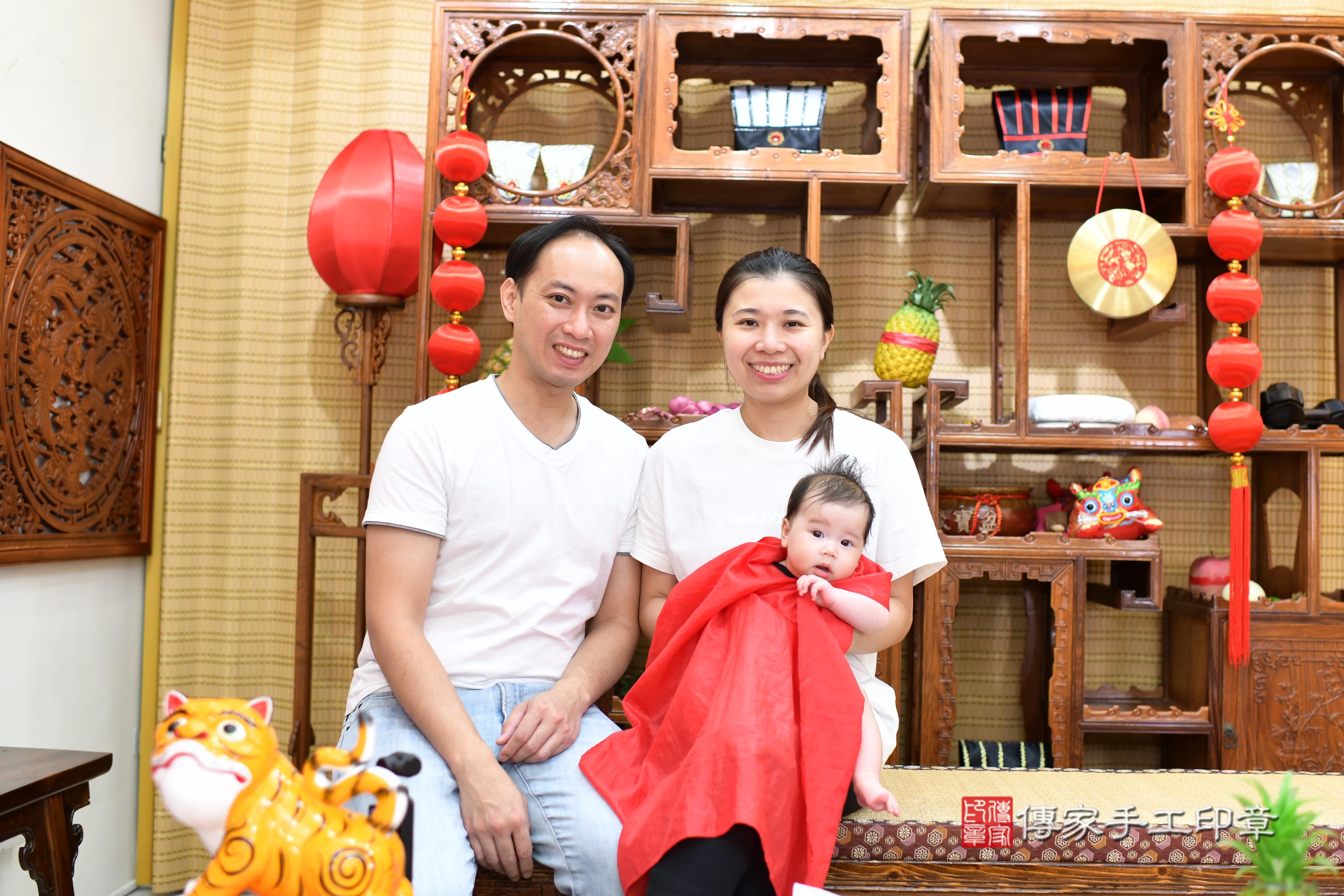 傳家手工印章高雄店、抓周、度脺、中國風會場、傳家嬰兒古禮、吉祥話、抓周道具物品24種、拍照。抓周證書。寶寶抓周、滿周歲、生日快樂、祝福 傳家手工印章高雄店、抓周、度脺、中國風會場、傳家嬰兒古禮、吉祥話、抓周道具物品24種、拍照。抓周證書。寶寶抓周、滿周歲、生日快樂、祝福