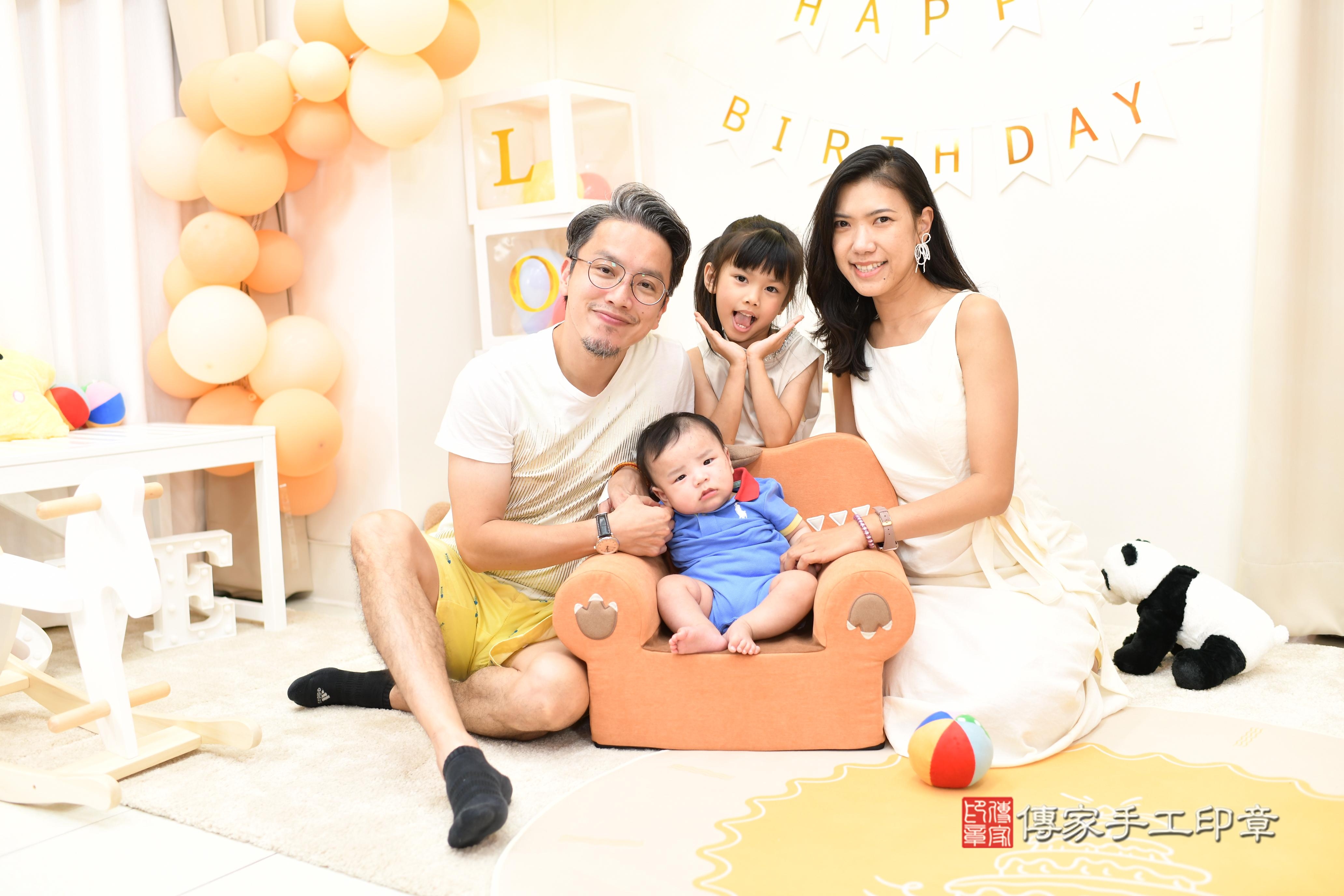 傳家手工印章高雄店、抓周、度脺、中國風會場、傳家嬰兒古禮、吉祥話、抓周道具物品24種、拍照。抓周證書。寶寶抓周、滿周歲、生日快樂、祝福 傳家手工印章高雄店、抓周、度脺、中國風會場、傳家嬰兒古禮、吉祥話、抓周道具物品24種、拍照。抓周證書。寶寶抓周、滿周歲、生日快樂、祝福