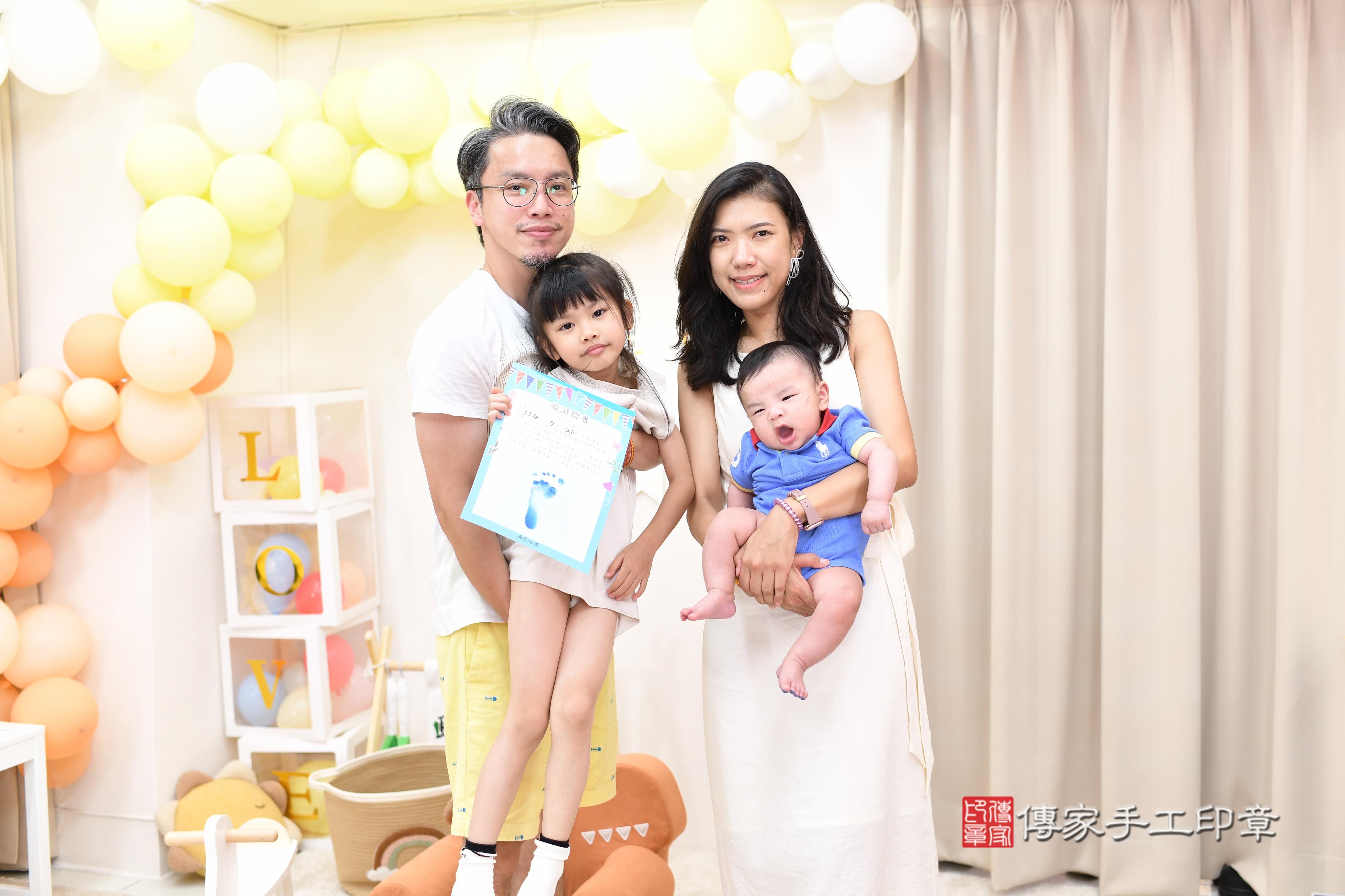 傳家手工印章高雄店、抓周、度脺、中國風會場、傳家嬰兒古禮、吉祥話、抓周道具物品24種、拍照。抓周證書。寶寶抓周、滿周歲、生日快樂、祝福 傳家手工印章高雄店、抓周、度脺、中國風會場、傳家嬰兒古禮、吉祥話、抓周道具物品24種、拍照。抓周證書。寶寶抓周、滿周歲、生日快樂、祝福