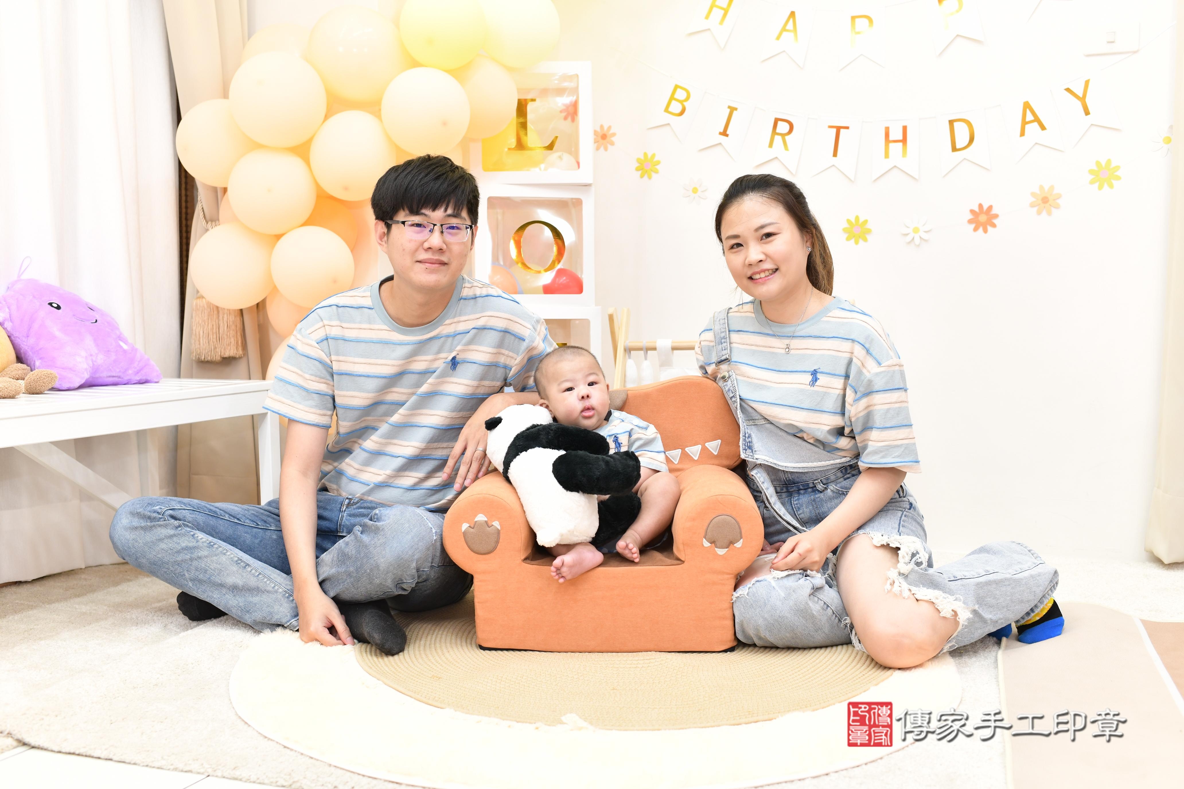 傳家手工印章高雄店、抓周、度脺、中國風會場、傳家嬰兒古禮、吉祥話、抓周道具物品24種、拍照。抓周證書。寶寶抓周、滿周歲、生日快樂、祝福 傳家手工印章高雄店、抓周、度脺、中國風會場、傳家嬰兒古禮、吉祥話、抓周道具物品24種、拍照。抓周證書。寶寶抓周、滿周歲、生日快樂、祝福