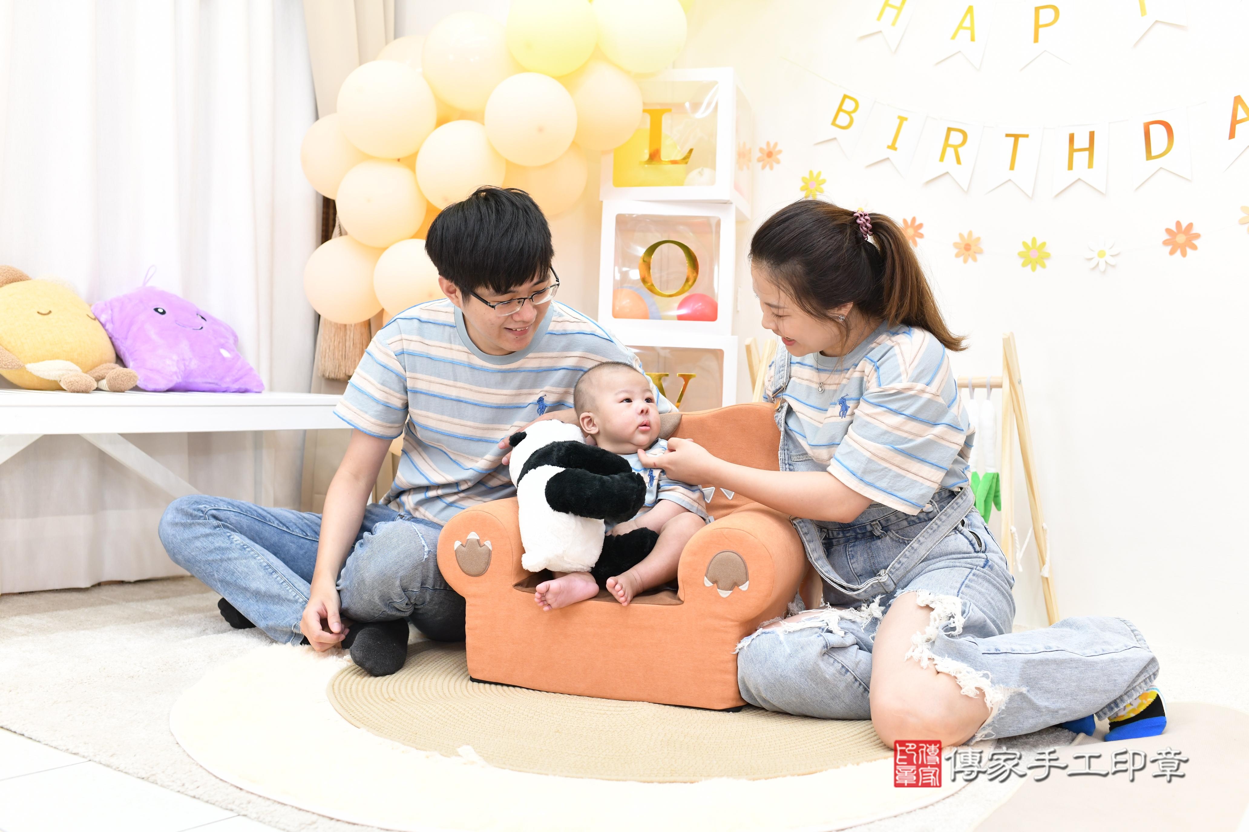 傳家手工印章高雄店、抓周、度脺、中國風會場、傳家嬰兒古禮、吉祥話、抓周道具物品24種、拍照。抓周證書。寶寶抓周、滿周歲、生日快樂、祝福 傳家手工印章高雄店、抓周、度脺、中國風會場、傳家嬰兒古禮、吉祥話、抓周道具物品24種、拍照。抓周證書。寶寶抓周、滿周歲、生日快樂、祝福