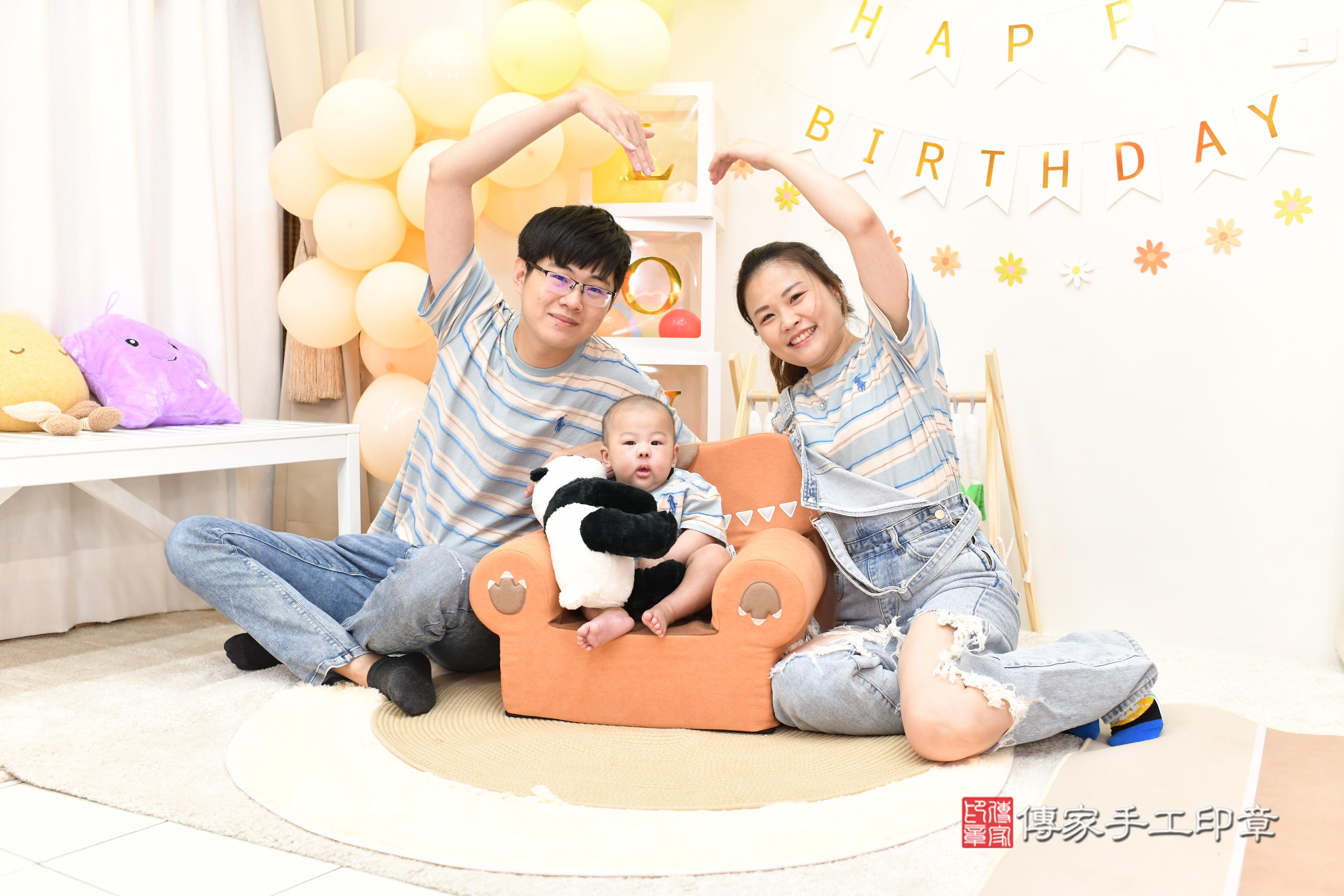 傳家手工印章高雄店、抓周、度脺、中國風會場、傳家嬰兒古禮、吉祥話、抓周道具物品24種、拍照。抓周證書。寶寶抓周、滿周歲、生日快樂、祝福 傳家手工印章高雄店、抓周、度脺、中國風會場、傳家嬰兒古禮、吉祥話、抓周道具物品24種、拍照。抓周證書。寶寶抓周、滿周歲、生日快樂、祝福