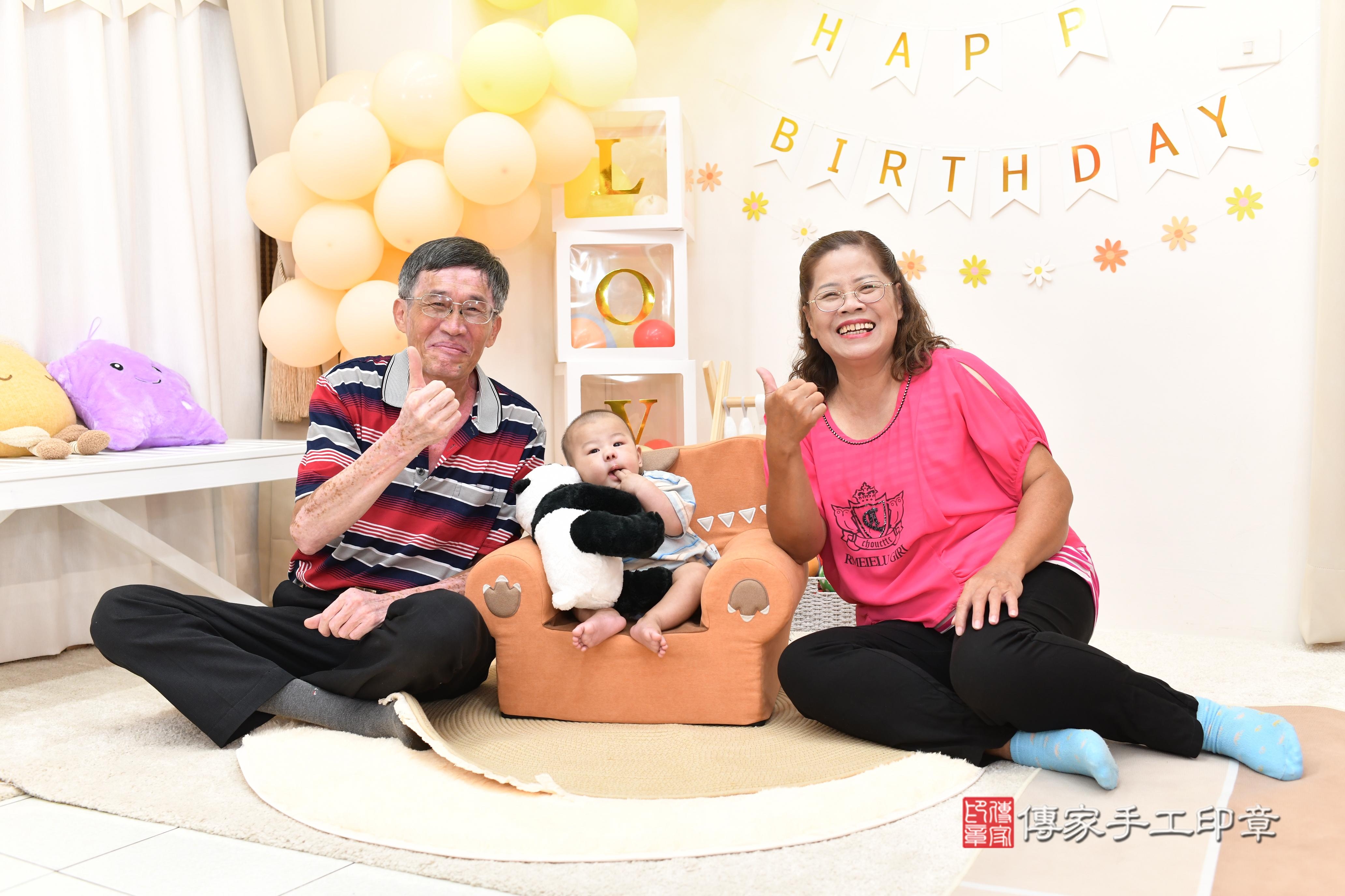 傳家手工印章高雄店、抓周、度脺、中國風會場、傳家嬰兒古禮、吉祥話、抓周道具物品24種、拍照。抓周證書。寶寶抓周、滿周歲、生日快樂、祝福 傳家手工印章高雄店、抓周、度脺、中國風會場、傳家嬰兒古禮、吉祥話、抓周道具物品24種、拍照。抓周證書。寶寶抓周、滿周歲、生日快樂、祝福