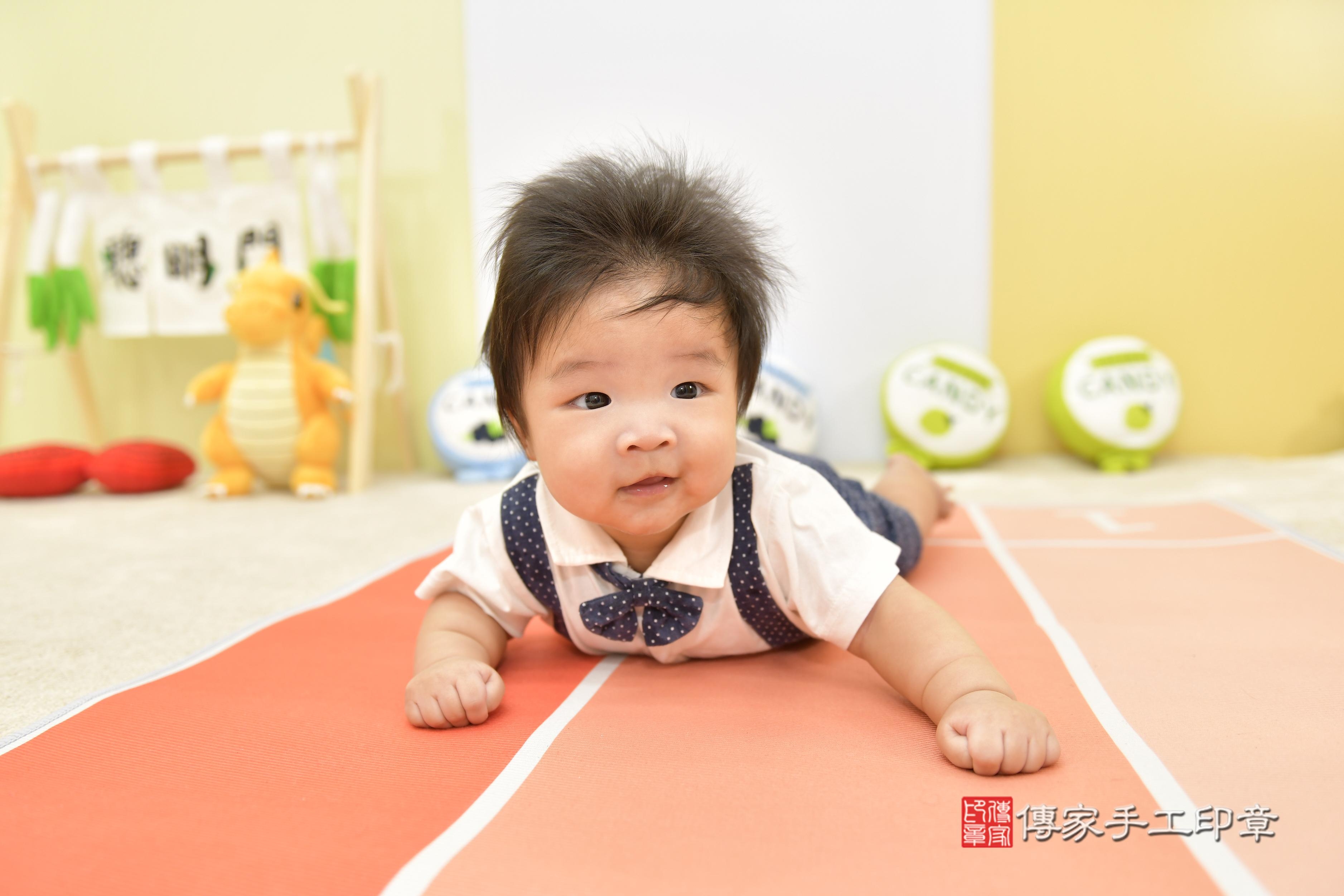 傳家手工印章新竹店、抓周、度脺、中國風會場、傳家嬰兒古禮、吉祥話、抓周道具物品24種、拍照。抓周證書。寶寶抓周、滿周歲、生日快樂、祝福 傳家手工印章新竹店、抓周、度脺、中國風會場、傳家嬰兒古禮、吉祥話、抓周道具物品24種、拍照。抓周證書。寶寶抓周、滿周歲、生日快樂、祝福