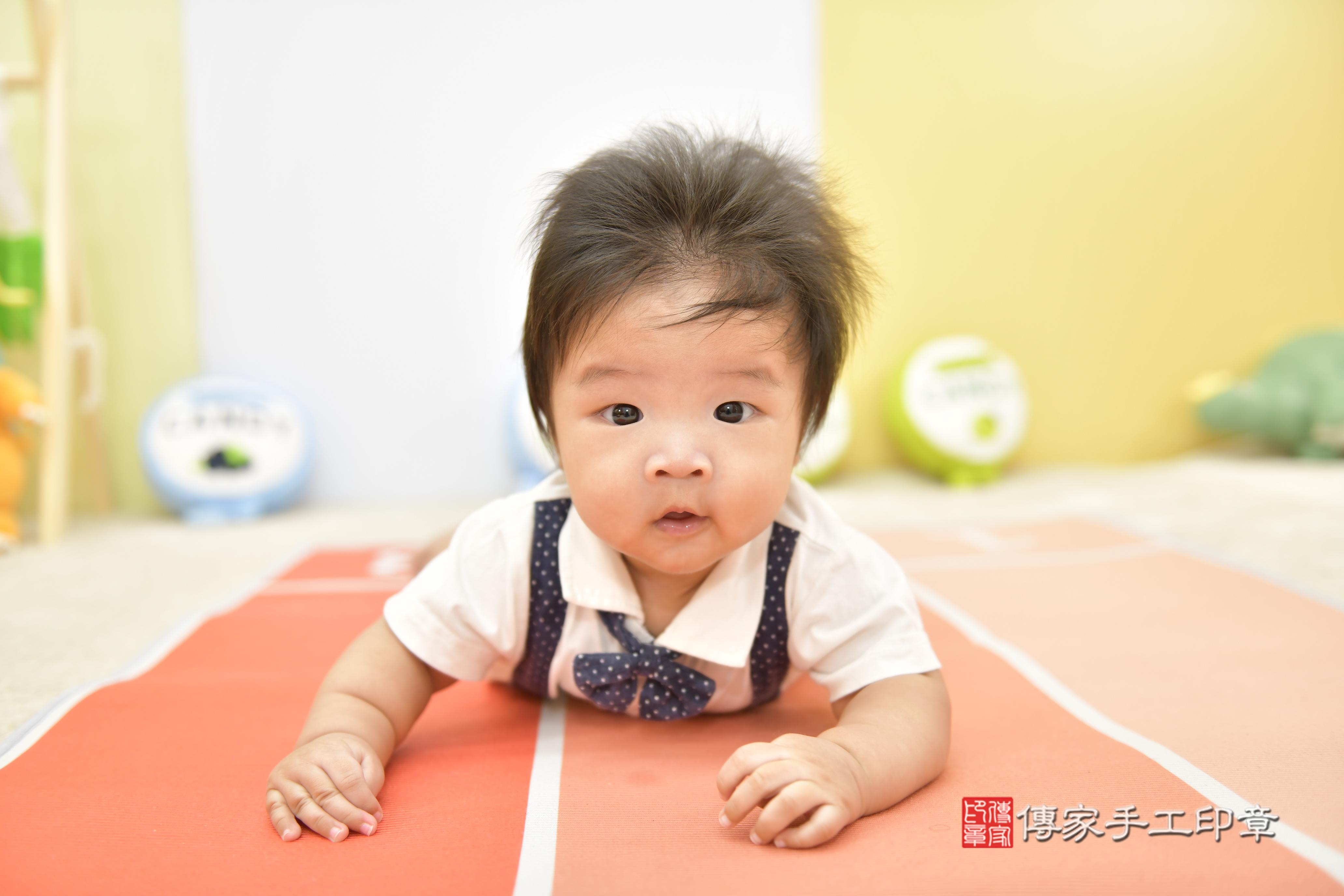 傳家手工印章新竹店、抓周、度脺、中國風會場、傳家嬰兒古禮、吉祥話、抓周道具物品24種、拍照。抓周證書。寶寶抓周、滿周歲、生日快樂、祝福 傳家手工印章新竹店、抓周、度脺、中國風會場、傳家嬰兒古禮、吉祥話、抓周道具物品24種、拍照。抓周證書。寶寶抓周、滿周歲、生日快樂、祝福