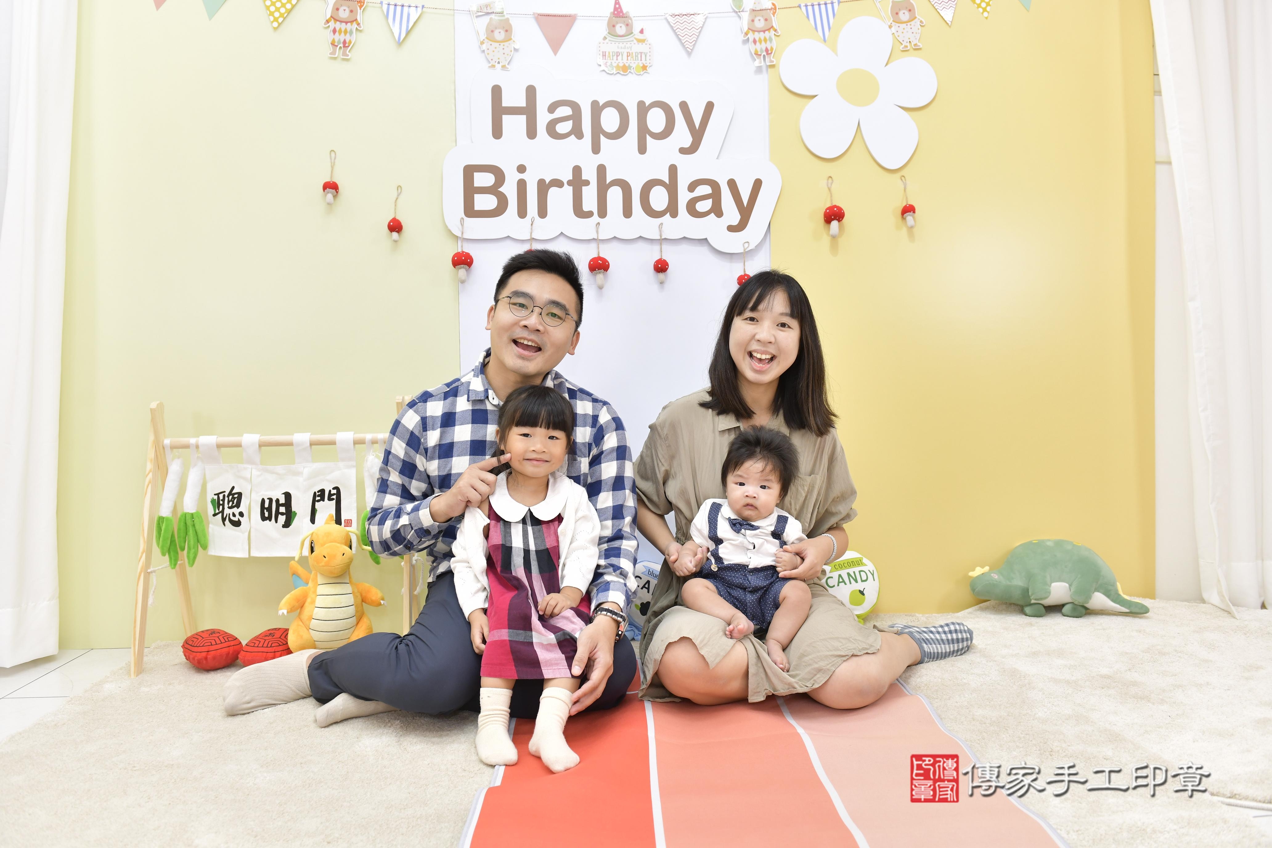 傳家手工印章新竹店、抓周、度脺、中國風會場、傳家嬰兒古禮、吉祥話、抓周道具物品24種、拍照。抓周證書。寶寶抓周、滿周歲、生日快樂、祝福 傳家手工印章新竹店、抓周、度脺、中國風會場、傳家嬰兒古禮、吉祥話、抓周道具物品24種、拍照。抓周證書。寶寶抓周、滿周歲、生日快樂、祝福