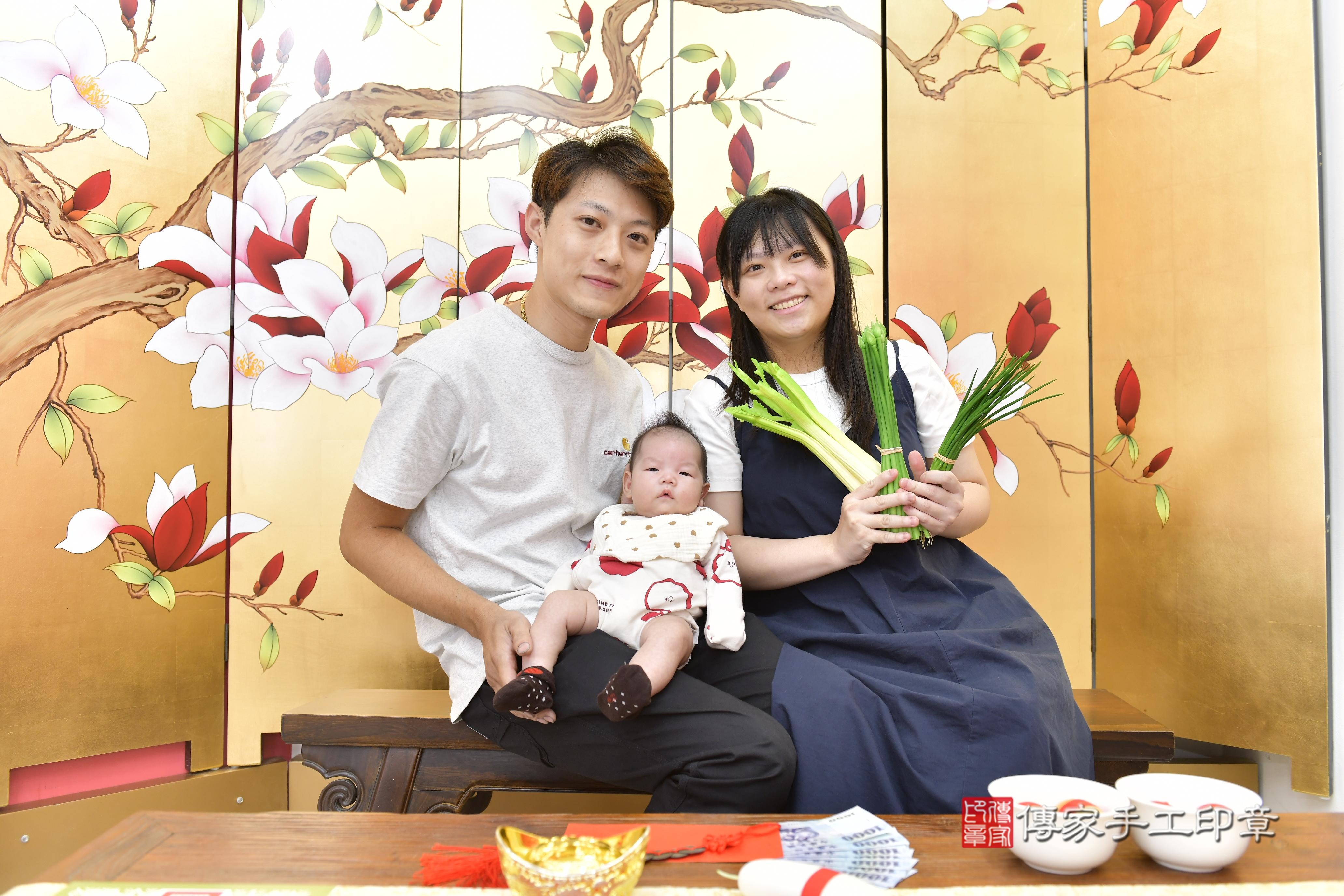 傳家手工印章新竹店、抓周、度脺、中國風會場、傳家嬰兒古禮、吉祥話、抓周道具物品24種、拍照。抓周證書。寶寶抓周、滿周歲、生日快樂、祝福 傳家手工印章新竹店、抓周、度脺、中國風會場、傳家嬰兒古禮、吉祥話、抓周道具物品24種、拍照。抓周證書。寶寶抓周、滿周歲、生日快樂、祝福