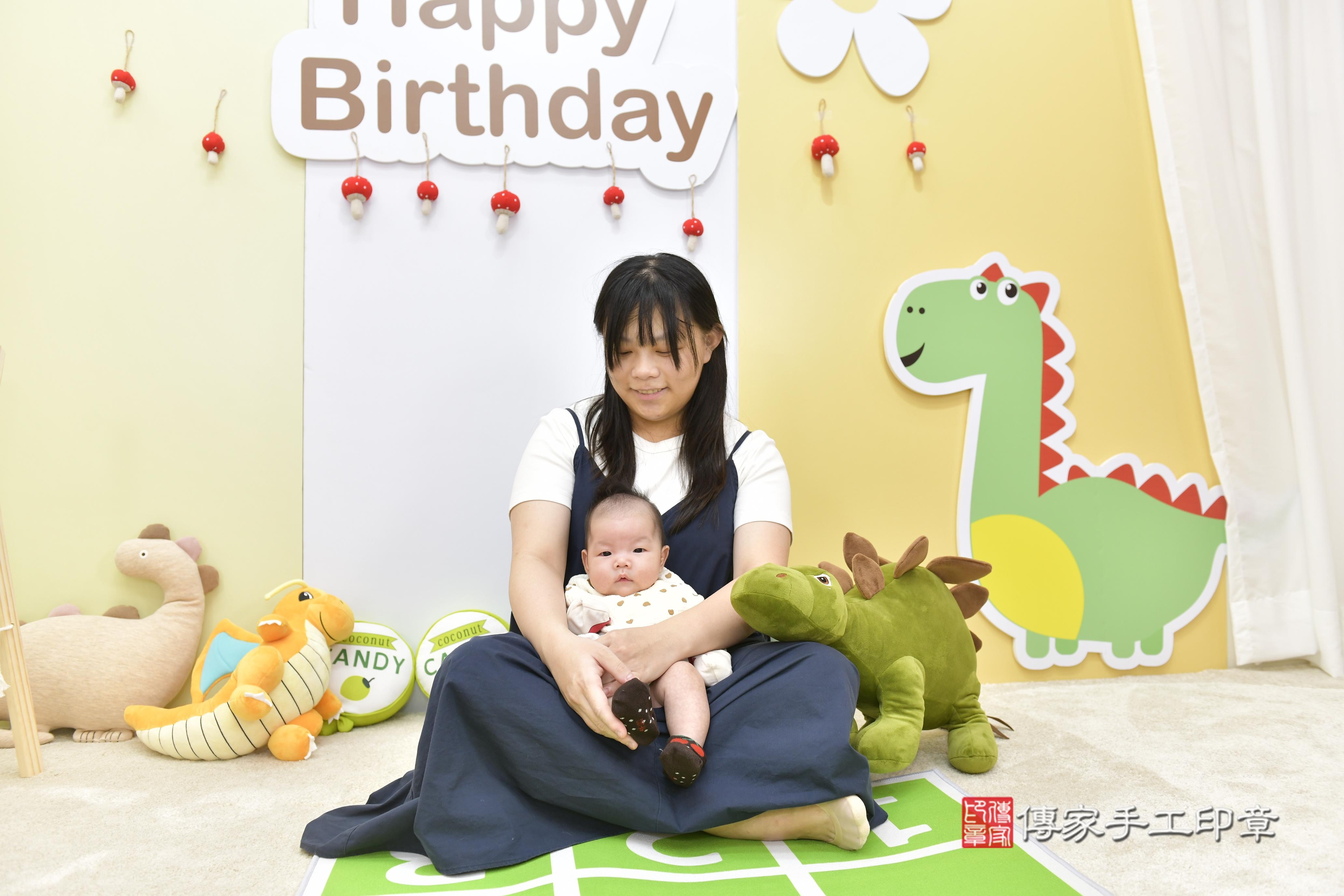 傳家手工印章新竹店、抓周、度脺、中國風會場、傳家嬰兒古禮、吉祥話、抓周道具物品24種、拍照。抓周證書。寶寶抓周、滿周歲、生日快樂、祝福 傳家手工印章新竹店、抓周、度脺、中國風會場、傳家嬰兒古禮、吉祥話、抓周道具物品24種、拍照。抓周證書。寶寶抓周、滿周歲、生日快樂、祝福