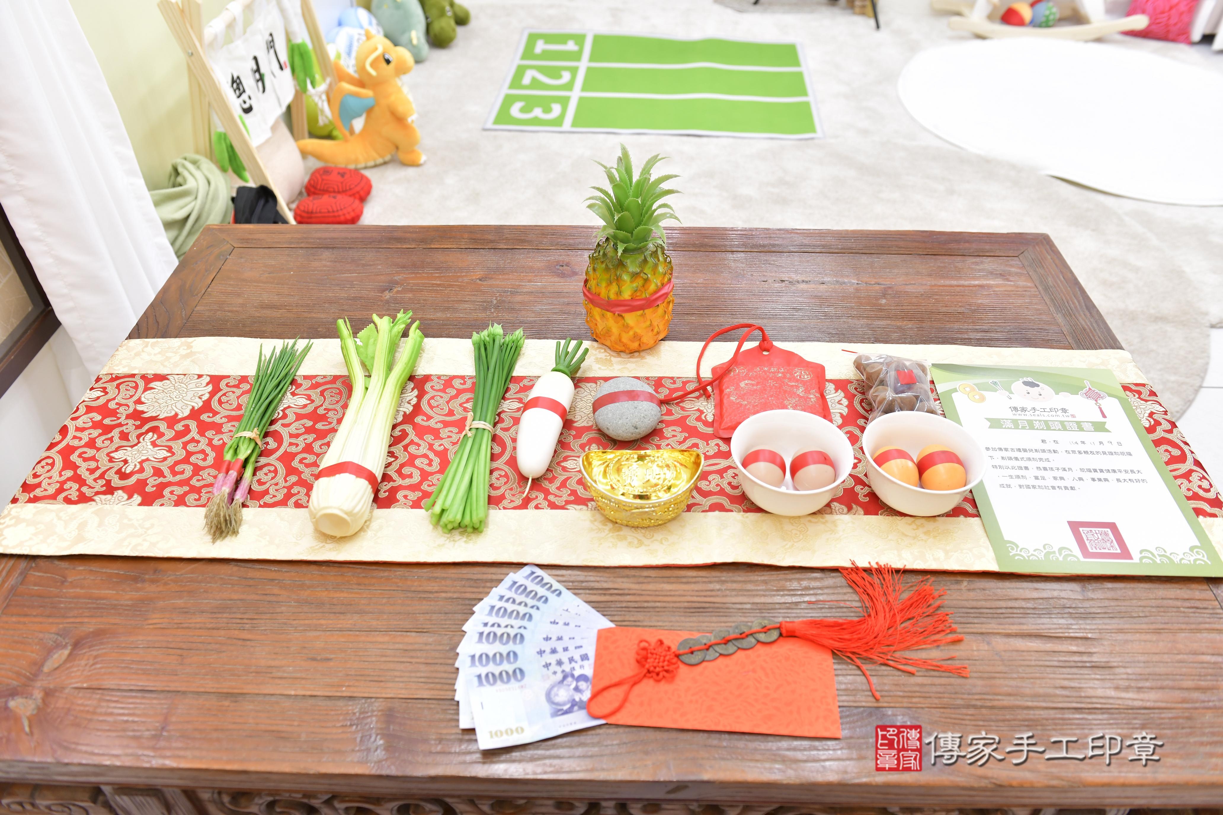 傳家手工印章新竹店、抓周、度脺、中國風會場、傳家嬰兒古禮、吉祥話、抓周道具物品24種、拍照。抓周證書。寶寶抓周、滿周歲、生日快樂、祝福 傳家手工印章新竹店、抓周、度脺、中國風會場、傳家嬰兒古禮、吉祥話、抓周道具物品24種、拍照。抓周證書。寶寶抓周、滿周歲、生日快樂、祝福