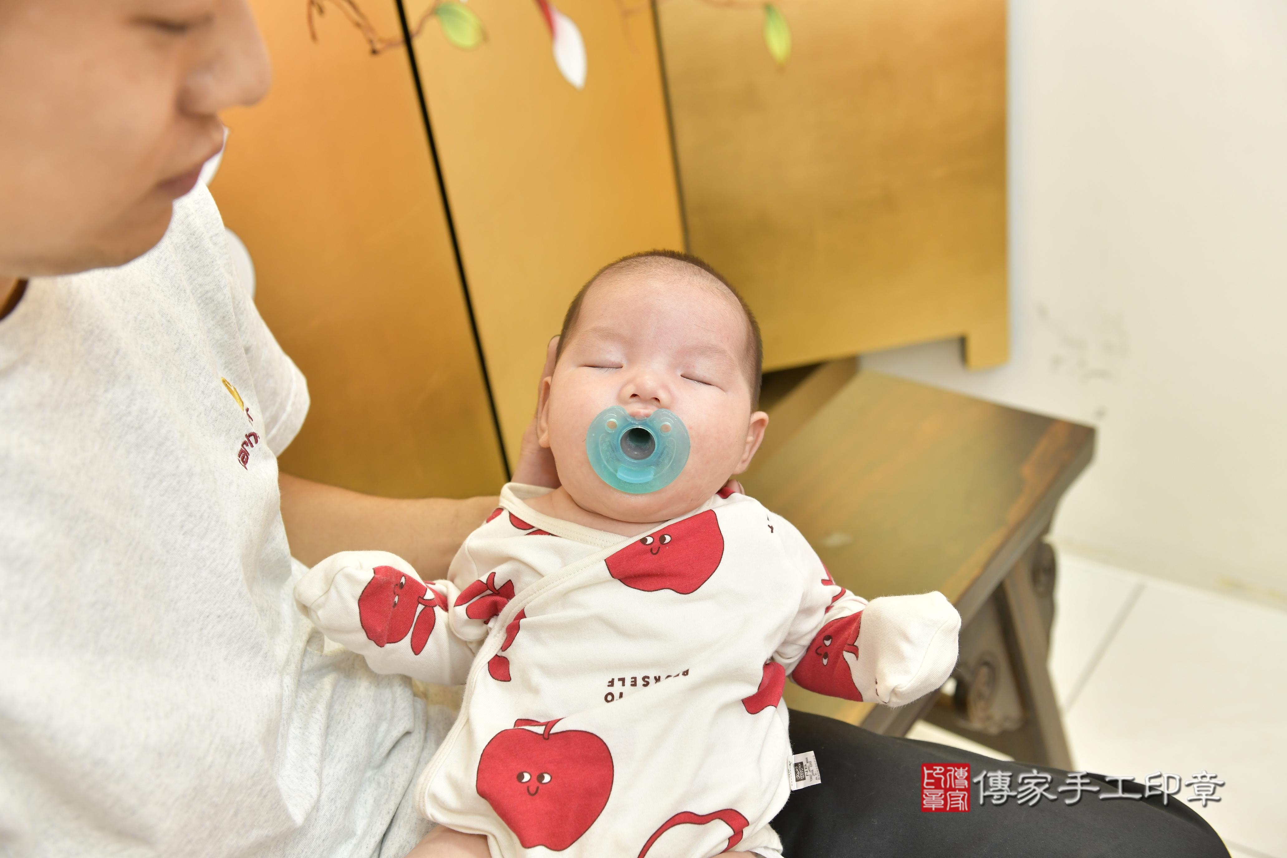 傳家手工印章新竹店、抓周、度脺、中國風會場、傳家嬰兒古禮、吉祥話、抓周道具物品24種、拍照。抓周證書。寶寶抓周、滿周歲、生日快樂、祝福 傳家手工印章新竹店、抓周、度脺、中國風會場、傳家嬰兒古禮、吉祥話、抓周道具物品24種、拍照。抓周證書。寶寶抓周、滿周歲、生日快樂、祝福