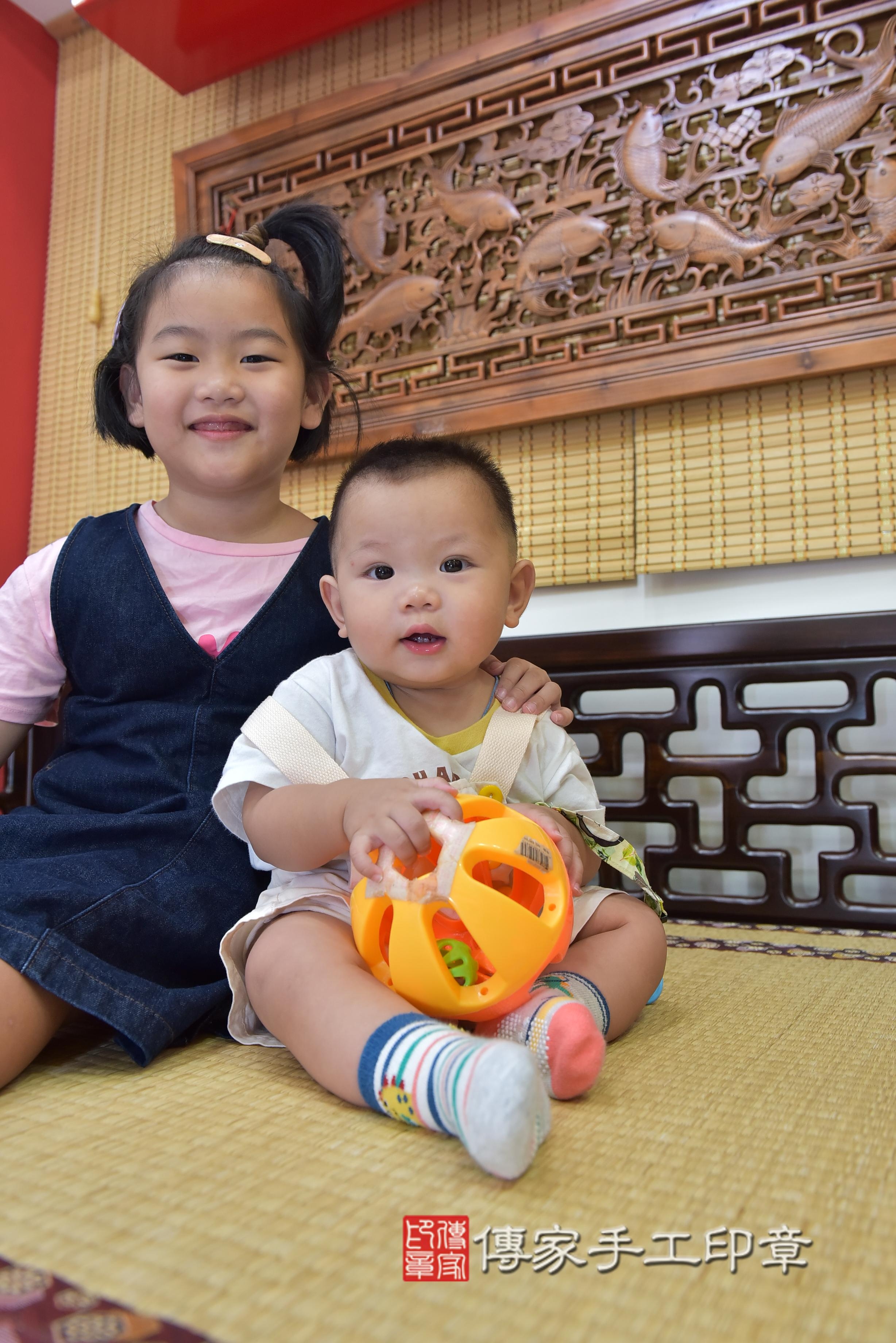 傳家手工印章台南店、抓周、度脺、中國風會場、傳家嬰兒古禮、吉祥話、抓周道具物品24種、拍照。抓周證書。寶寶抓周、滿周歲、生日快樂、祝福 傳家手工印章台南店、抓周、度脺、中國風會場、傳家嬰兒古禮、吉祥話、抓周道具物品24種、拍照。抓周證書。寶寶抓周、滿周歲、生日快樂、祝福