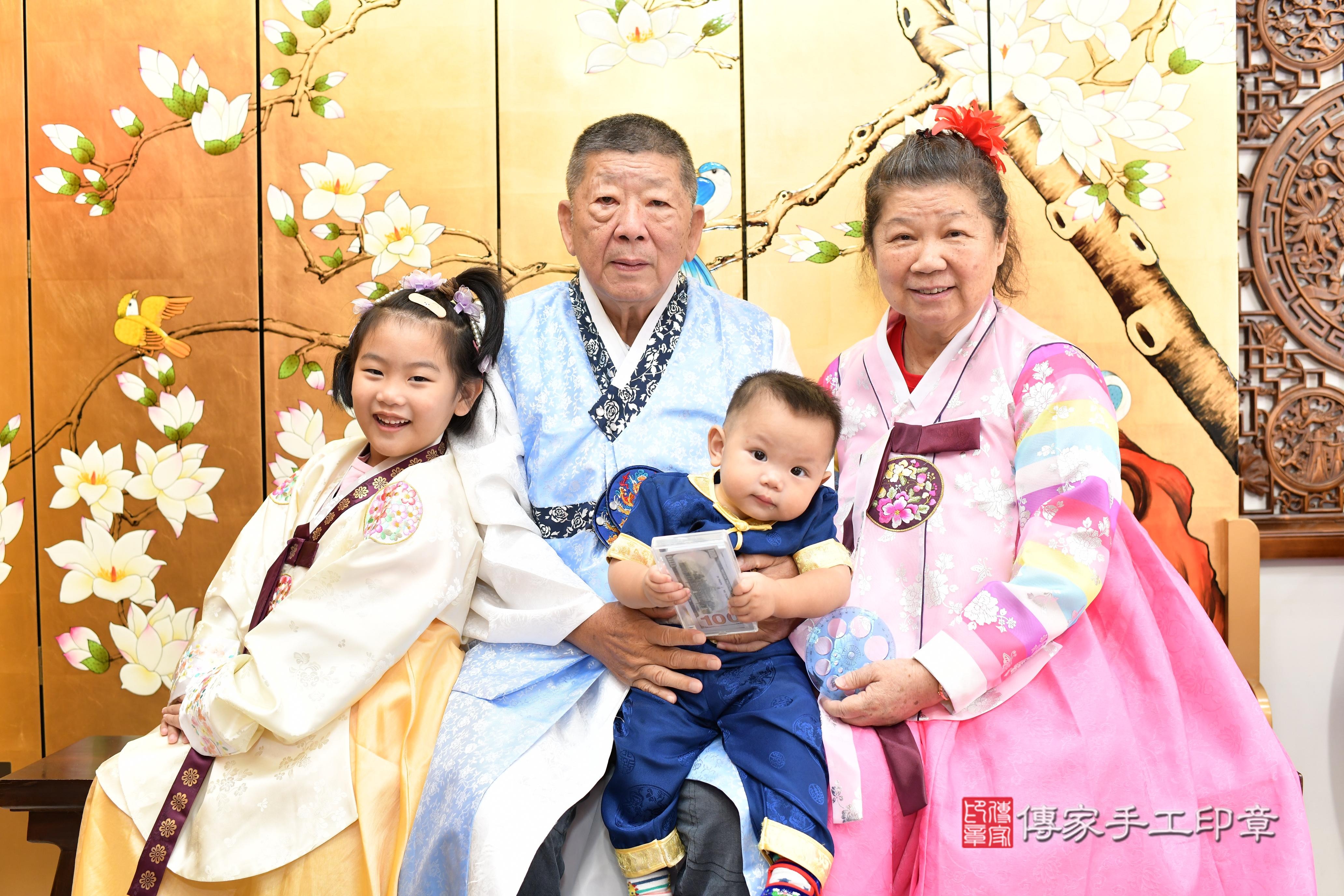 傳家手工印章台南店、抓周、度脺、中國風會場、傳家嬰兒古禮、吉祥話、抓周道具物品24種、拍照。抓周證書。寶寶抓周、滿周歲、生日快樂、祝福 傳家手工印章台南店、抓周、度脺、中國風會場、傳家嬰兒古禮、吉祥話、抓周道具物品24種、拍照。抓周證書。寶寶抓周、滿周歲、生日快樂、祝福