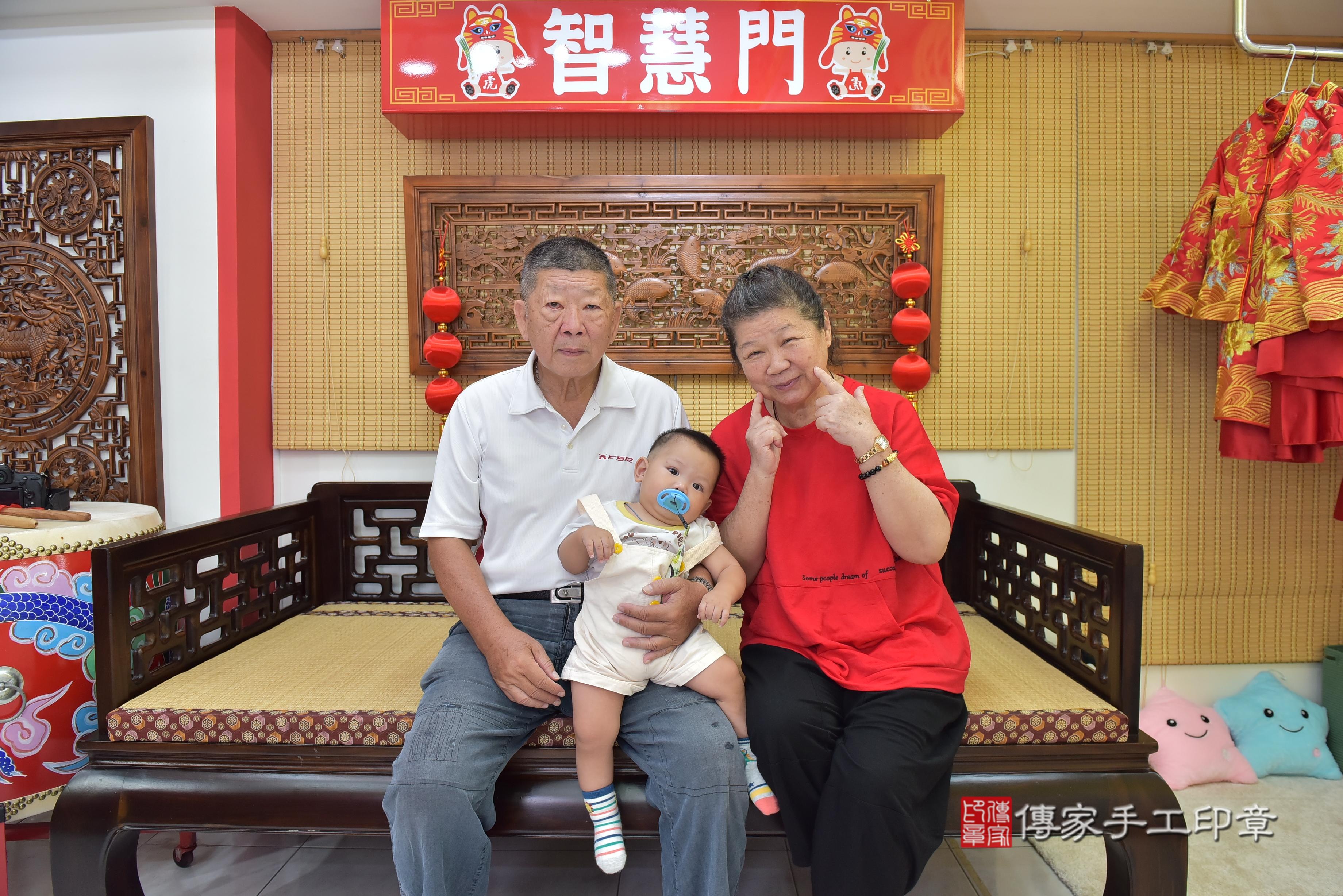 傳家手工印章台南店、抓周、度脺、中國風會場、傳家嬰兒古禮、吉祥話、抓周道具物品24種、拍照。抓周證書。寶寶抓周、滿周歲、生日快樂、祝福 傳家手工印章台南店、抓周、度脺、中國風會場、傳家嬰兒古禮、吉祥話、抓周道具物品24種、拍照。抓周證書。寶寶抓周、滿周歲、生日快樂、祝福