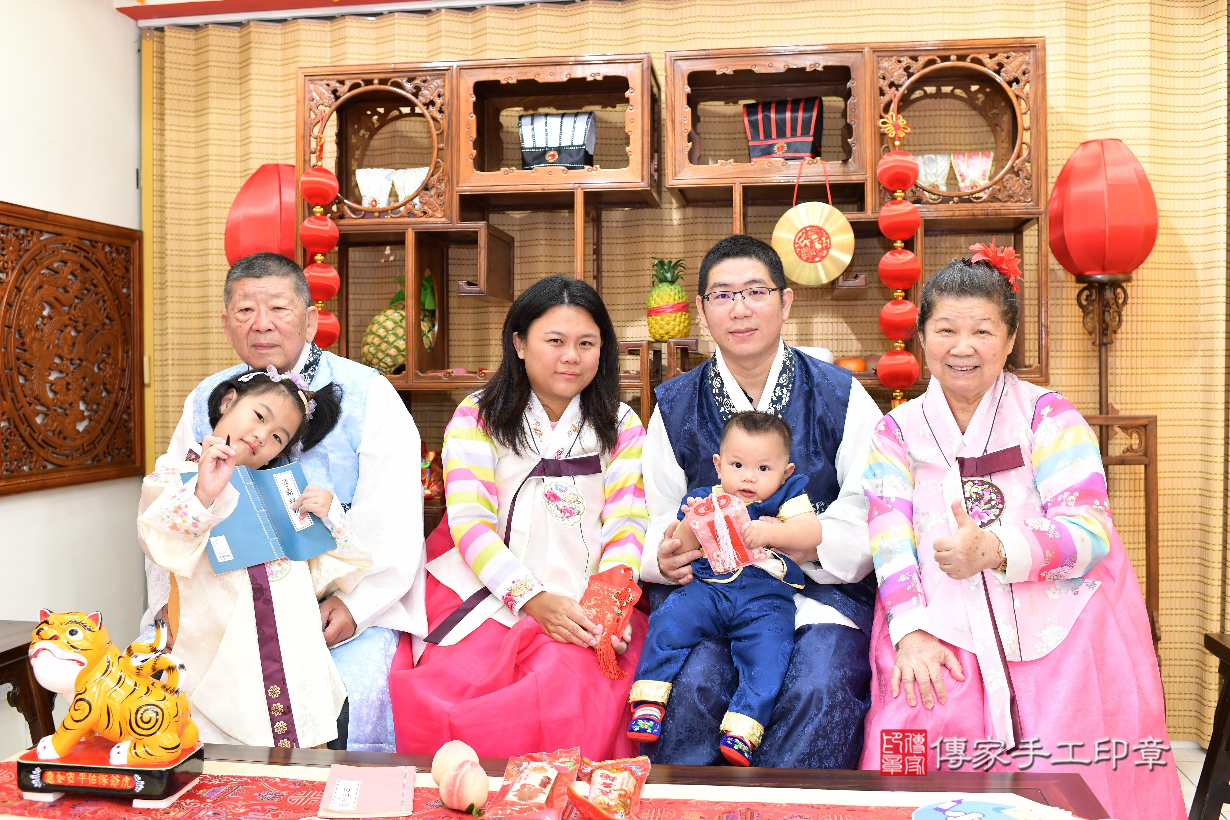 傳家手工印章台南店、抓周、度脺、中國風會場、傳家嬰兒古禮、吉祥話、抓周道具物品24種、拍照。抓周證書。寶寶抓周、滿周歲、生日快樂、祝福 傳家手工印章台南店、抓周、度脺、中國風會場、傳家嬰兒古禮、吉祥話、抓周道具物品24種、拍照。抓周證書。寶寶抓周、滿周歲、生日快樂、祝福