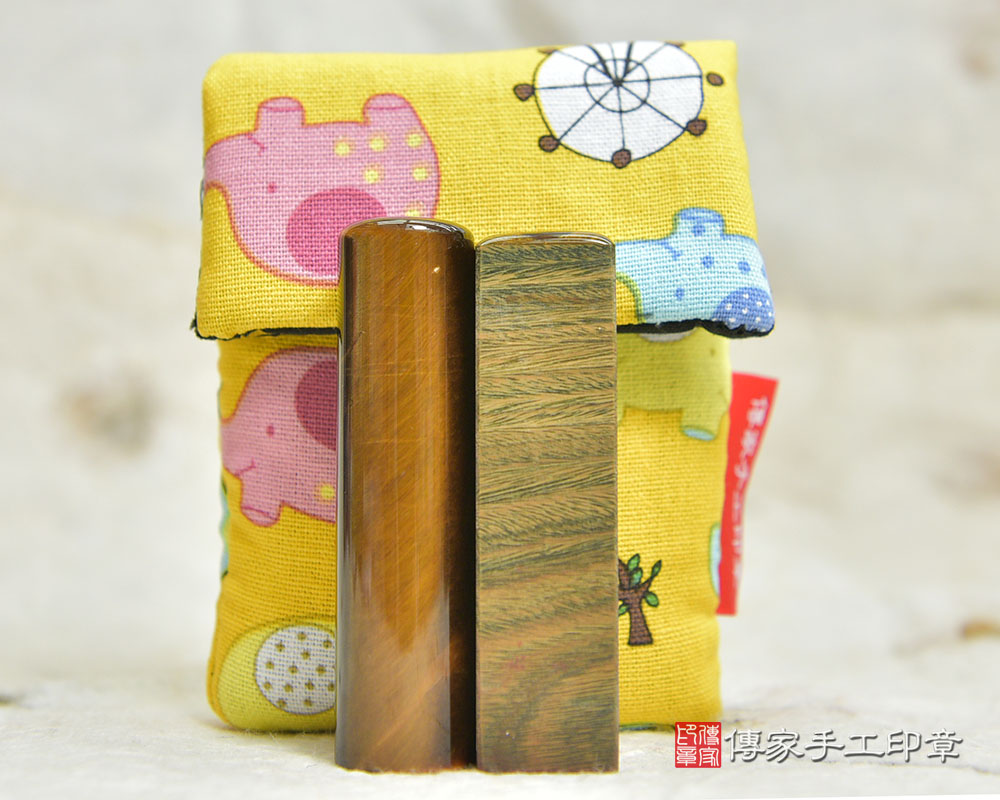 開運印章-黃虎眼石-珠寶等級般的級別/給你正能量~頂級帶眼山形黃金綠檀木-桃園114.11.21 開運印章-黃虎眼石-珠寶等級般的級別/給你正能量~頂級帶眼山形黃金綠檀木-桃園114.11.21