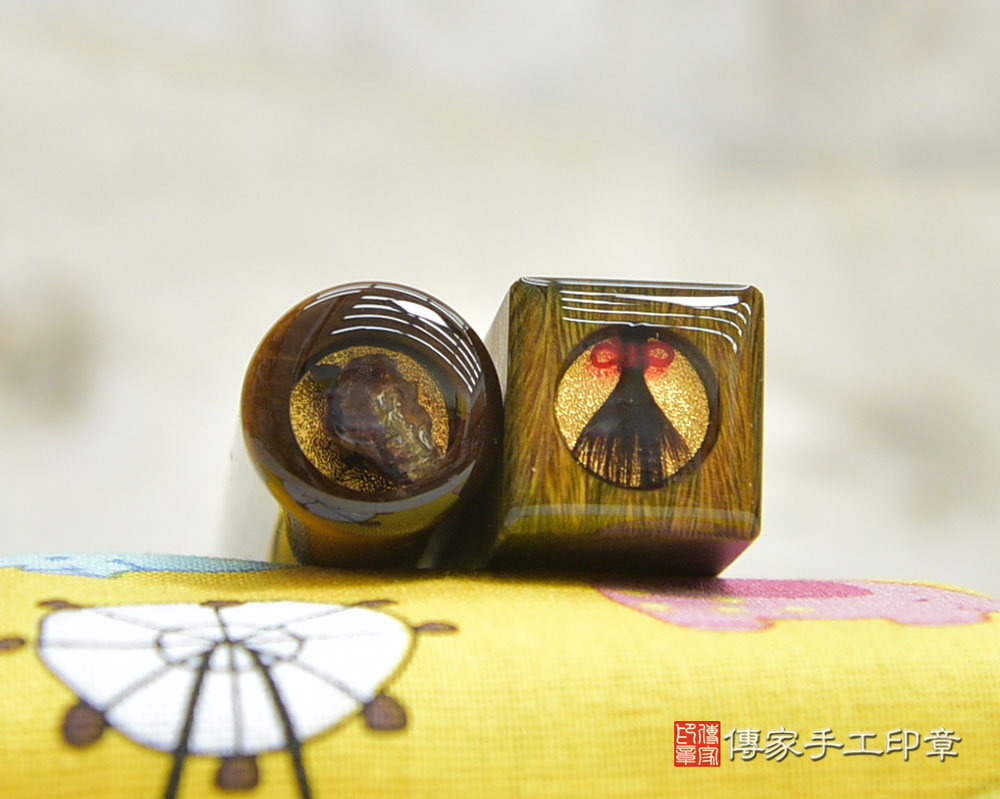 開運印章-黃虎眼石-珠寶等級般的級別/給你正能量~頂級帶眼山形黃金綠檀木-桃園114.11.21 開運印章-黃虎眼石-珠寶等級般的級別/給你正能量~頂級帶眼山形黃金綠檀木-桃園114.11.21