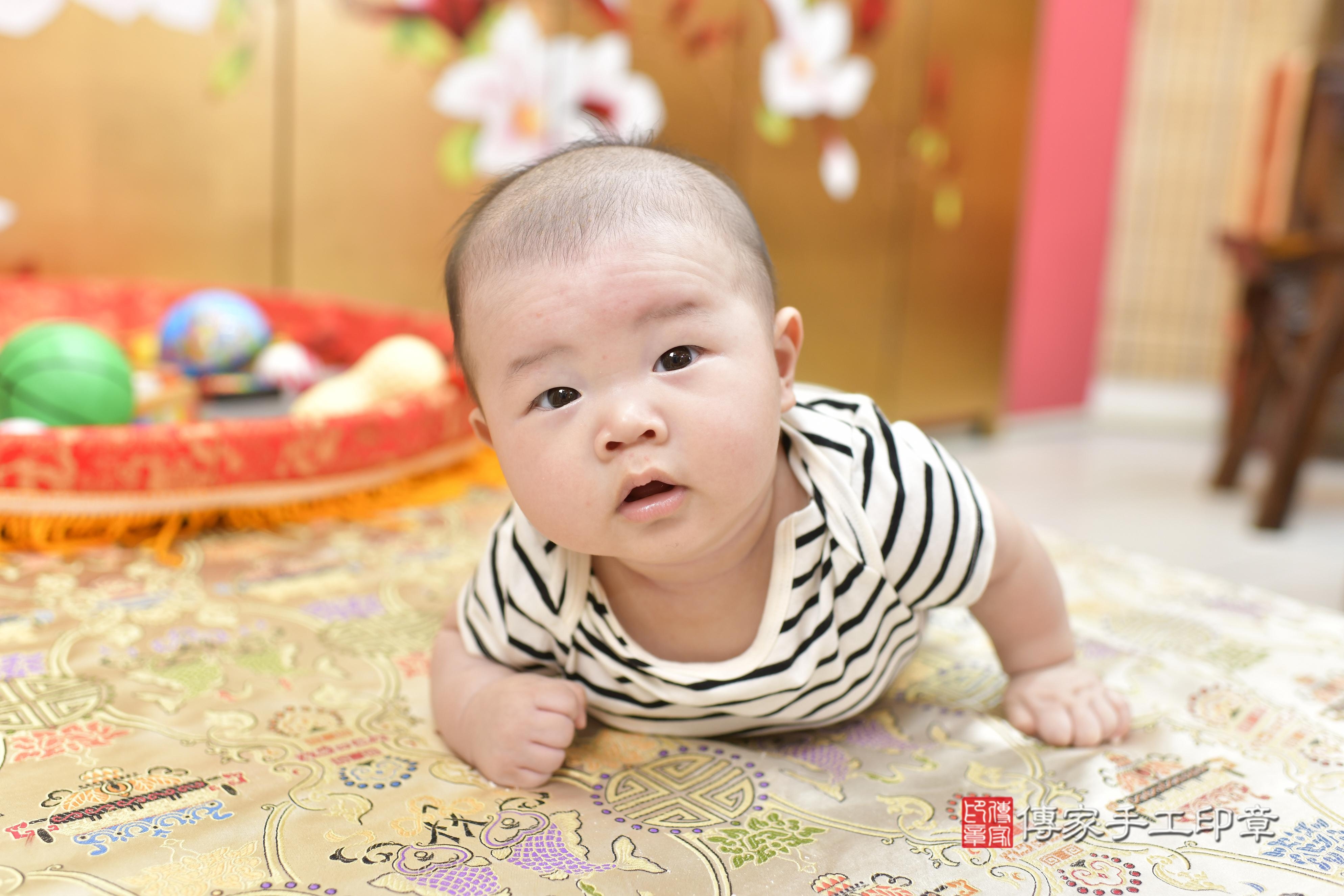 傳家手工印章新竹店、抓周、度脺、中國風會場、傳家嬰兒古禮、吉祥話、抓周道具物品24種、拍照。抓周證書。寶寶抓周、滿周歲、生日快樂、祝福 傳家手工印章新竹店、抓周、度脺、中國風會場、傳家嬰兒古禮、吉祥話、抓周道具物品24種、拍照。抓周證書。寶寶抓周、滿周歲、生日快樂、祝福