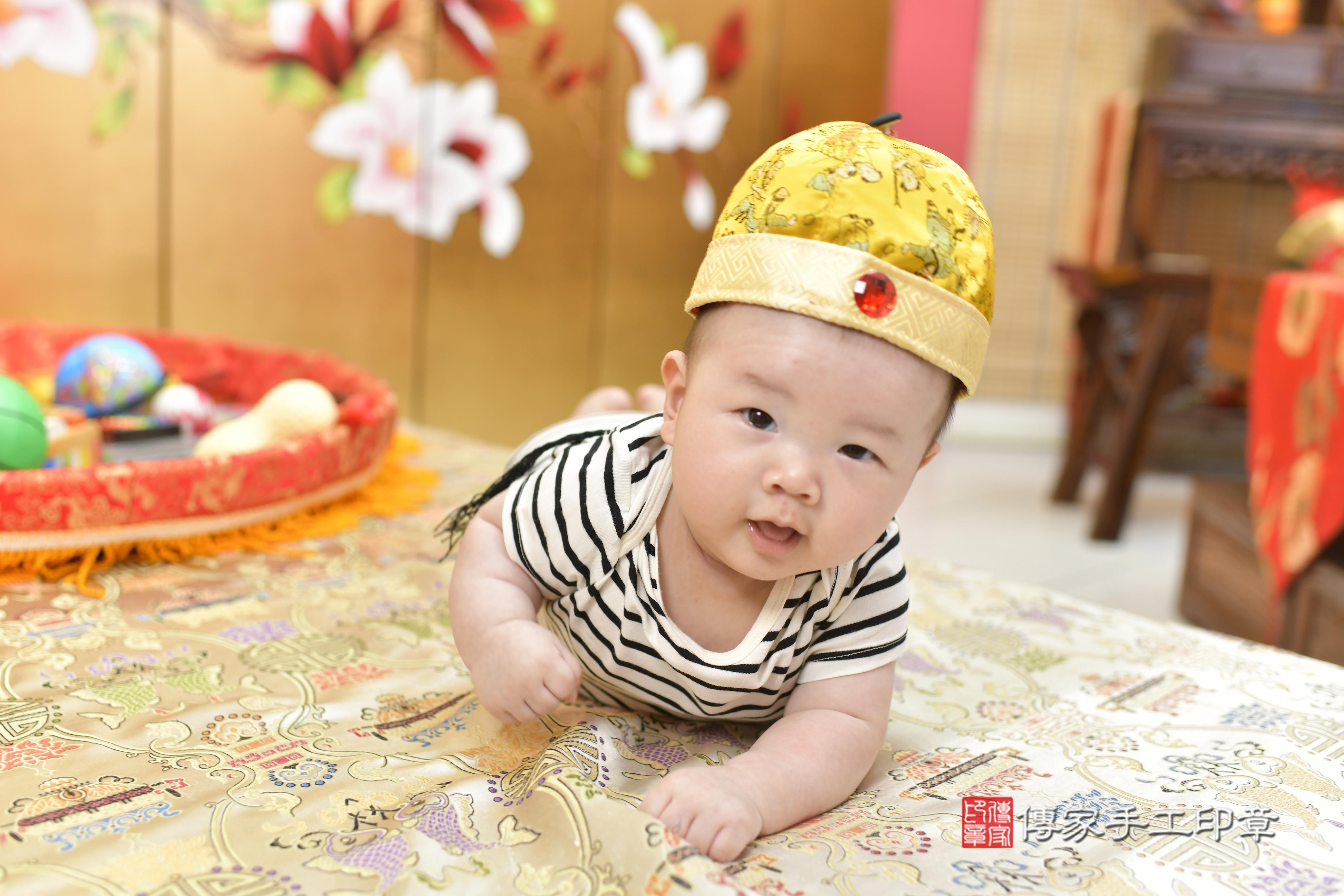 傳家手工印章新竹店、抓周、度脺、中國風會場、傳家嬰兒古禮、吉祥話、抓周道具物品24種、拍照。抓周證書。寶寶抓周、滿周歲、生日快樂、祝福 傳家手工印章新竹店、抓周、度脺、中國風會場、傳家嬰兒古禮、吉祥話、抓周道具物品24種、拍照。抓周證書。寶寶抓周、滿周歲、生日快樂、祝福