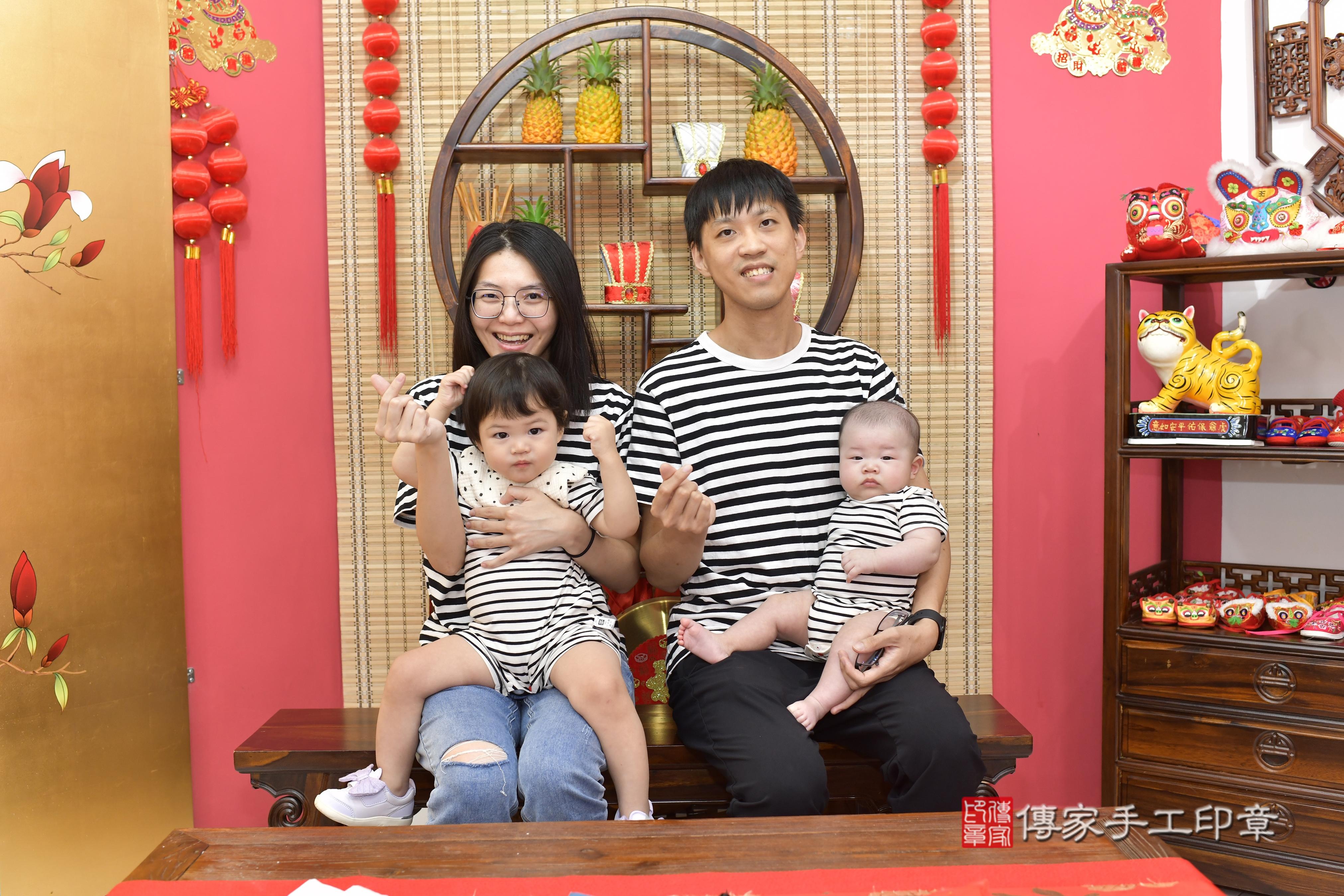 傳家手工印章新竹店、抓周、度脺、中國風會場、傳家嬰兒古禮、吉祥話、抓周道具物品24種、拍照。抓周證書。寶寶抓周、滿周歲、生日快樂、祝福 傳家手工印章新竹店、抓周、度脺、中國風會場、傳家嬰兒古禮、吉祥話、抓周道具物品24種、拍照。抓周證書。寶寶抓周、滿周歲、生日快樂、祝福