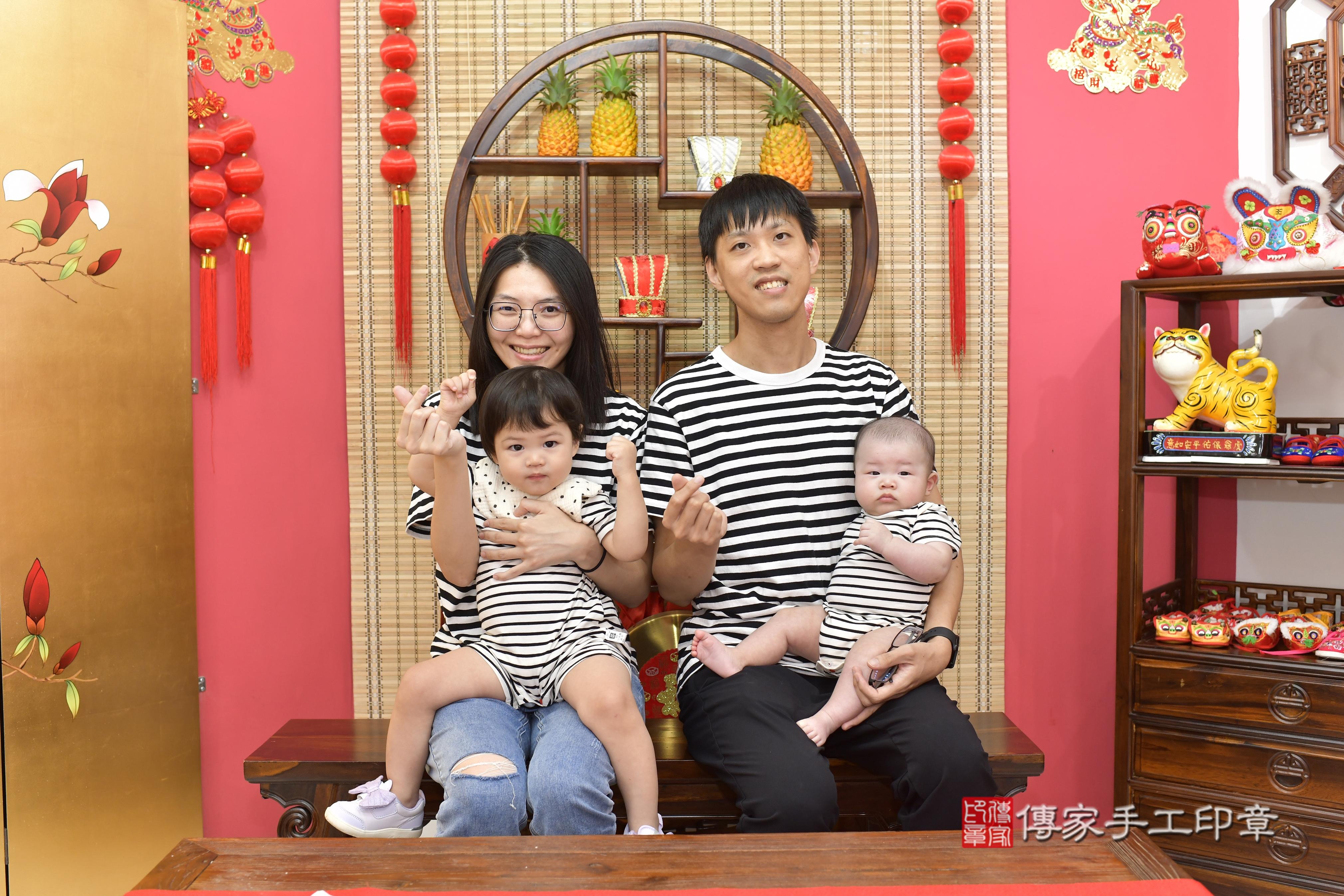 傳家手工印章新竹店、抓周、度脺、中國風會場、傳家嬰兒古禮、吉祥話、抓周道具物品24種、拍照。抓周證書。寶寶抓周、滿周歲、生日快樂、祝福 傳家手工印章新竹店、抓周、度脺、中國風會場、傳家嬰兒古禮、吉祥話、抓周道具物品24種、拍照。抓周證書。寶寶抓周、滿周歲、生日快樂、祝福