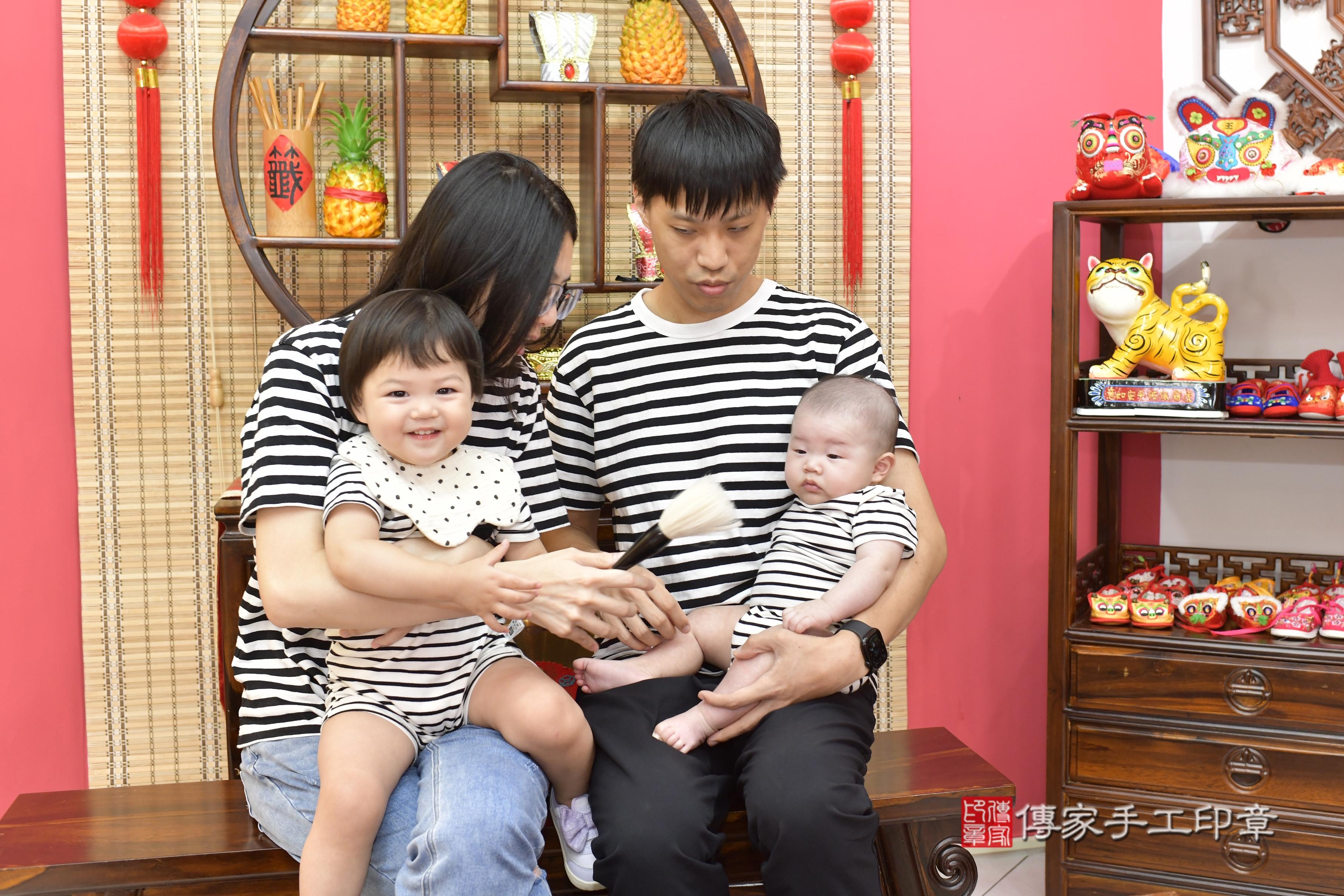 傳家手工印章新竹店、抓周、度脺、中國風會場、傳家嬰兒古禮、吉祥話、抓周道具物品24種、拍照。抓周證書。寶寶抓周、滿周歲、生日快樂、祝福 傳家手工印章新竹店、抓周、度脺、中國風會場、傳家嬰兒古禮、吉祥話、抓周道具物品24種、拍照。抓周證書。寶寶抓周、滿周歲、生日快樂、祝福