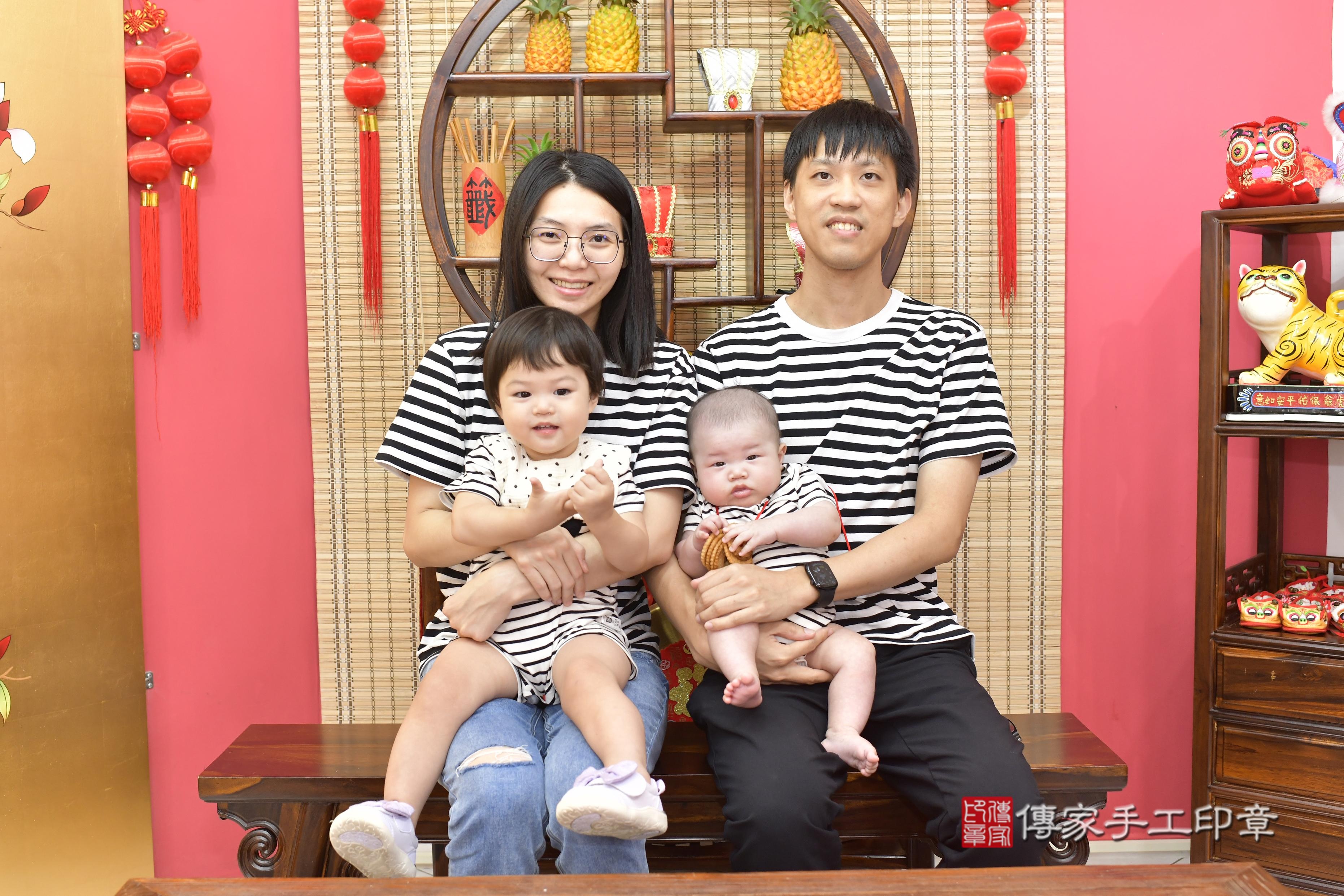 傳家手工印章新竹店、抓周、度脺、中國風會場、傳家嬰兒古禮、吉祥話、抓周道具物品24種、拍照。抓周證書。寶寶抓周、滿周歲、生日快樂、祝福 傳家手工印章新竹店、抓周、度脺、中國風會場、傳家嬰兒古禮、吉祥話、抓周道具物品24種、拍照。抓周證書。寶寶抓周、滿周歲、生日快樂、祝福