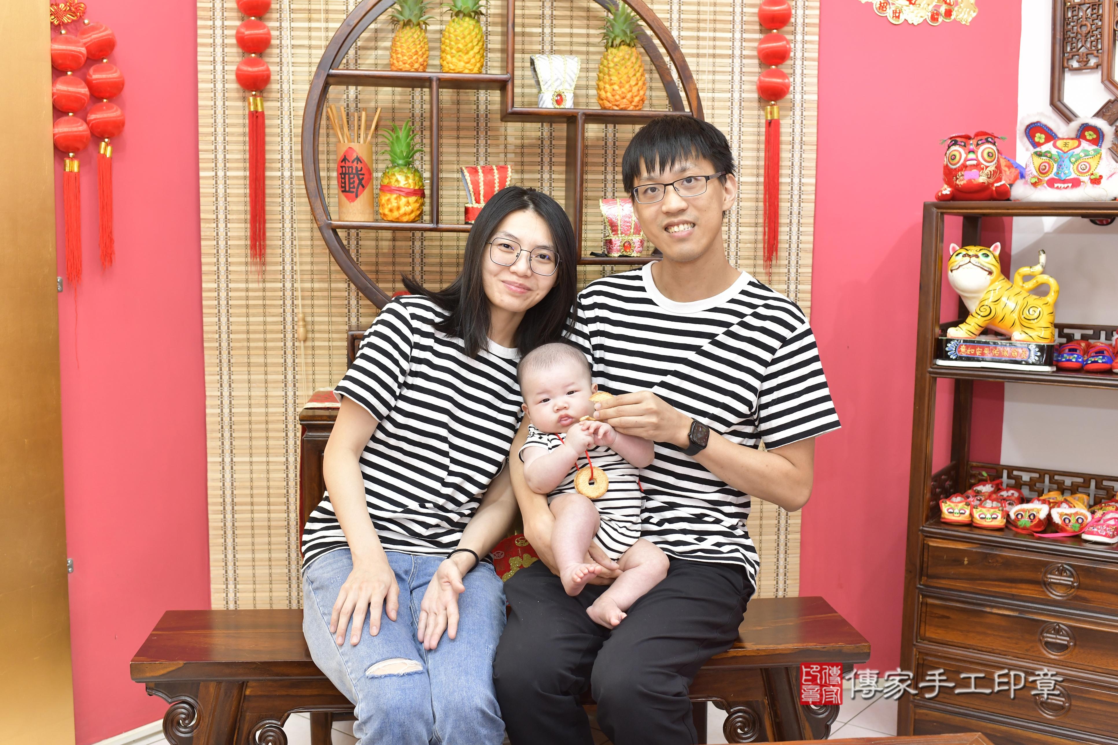 傳家手工印章新竹店、抓周、度脺、中國風會場、傳家嬰兒古禮、吉祥話、抓周道具物品24種、拍照。抓周證書。寶寶抓周、滿周歲、生日快樂、祝福 傳家手工印章新竹店、抓周、度脺、中國風會場、傳家嬰兒古禮、吉祥話、抓周道具物品24種、拍照。抓周證書。寶寶抓周、滿周歲、生日快樂、祝福