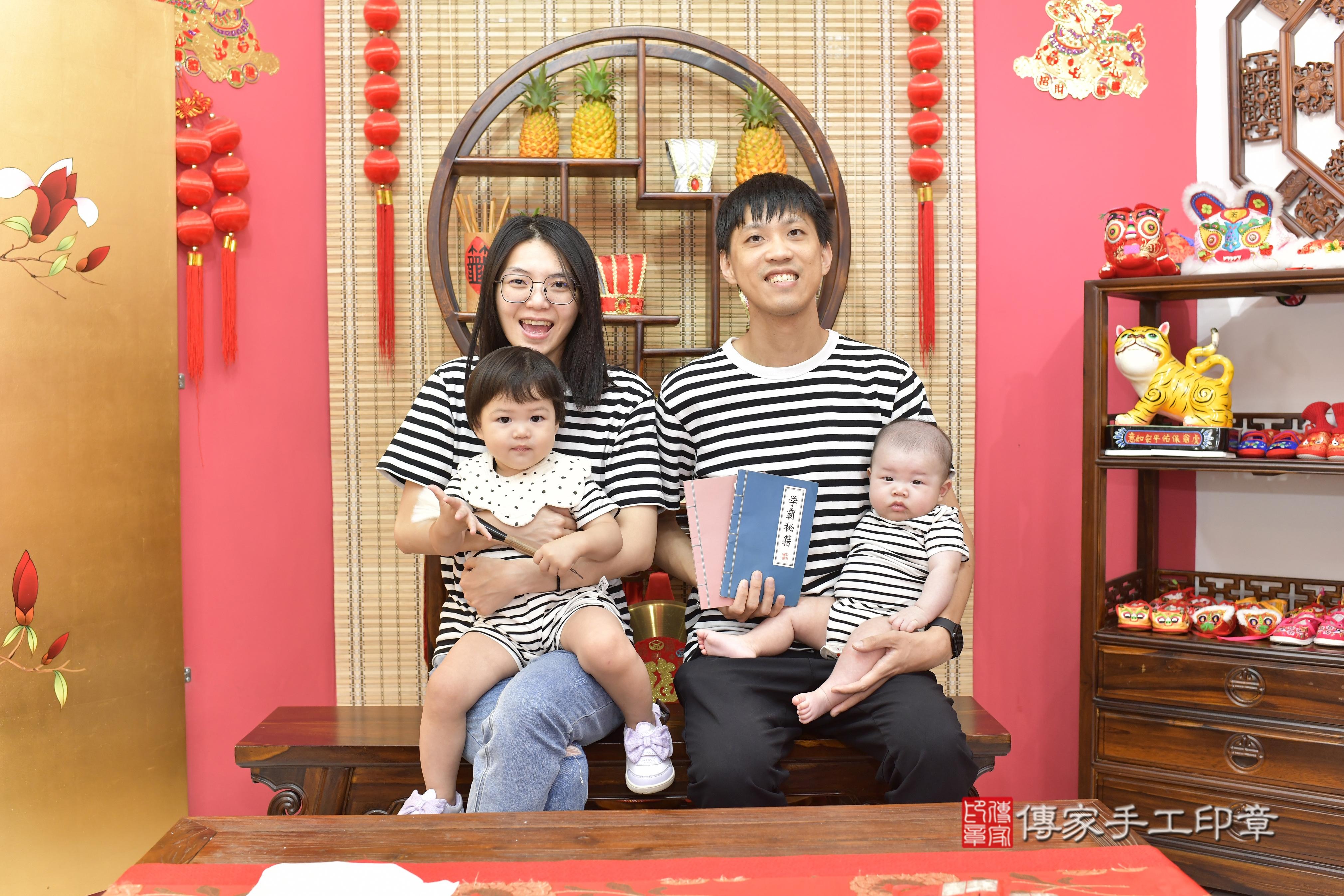 傳家手工印章新竹店、抓周、度脺、中國風會場、傳家嬰兒古禮、吉祥話、抓周道具物品24種、拍照。抓周證書。寶寶抓周、滿周歲、生日快樂、祝福 傳家手工印章新竹店、抓周、度脺、中國風會場、傳家嬰兒古禮、吉祥話、抓周道具物品24種、拍照。抓周證書。寶寶抓周、滿周歲、生日快樂、祝福