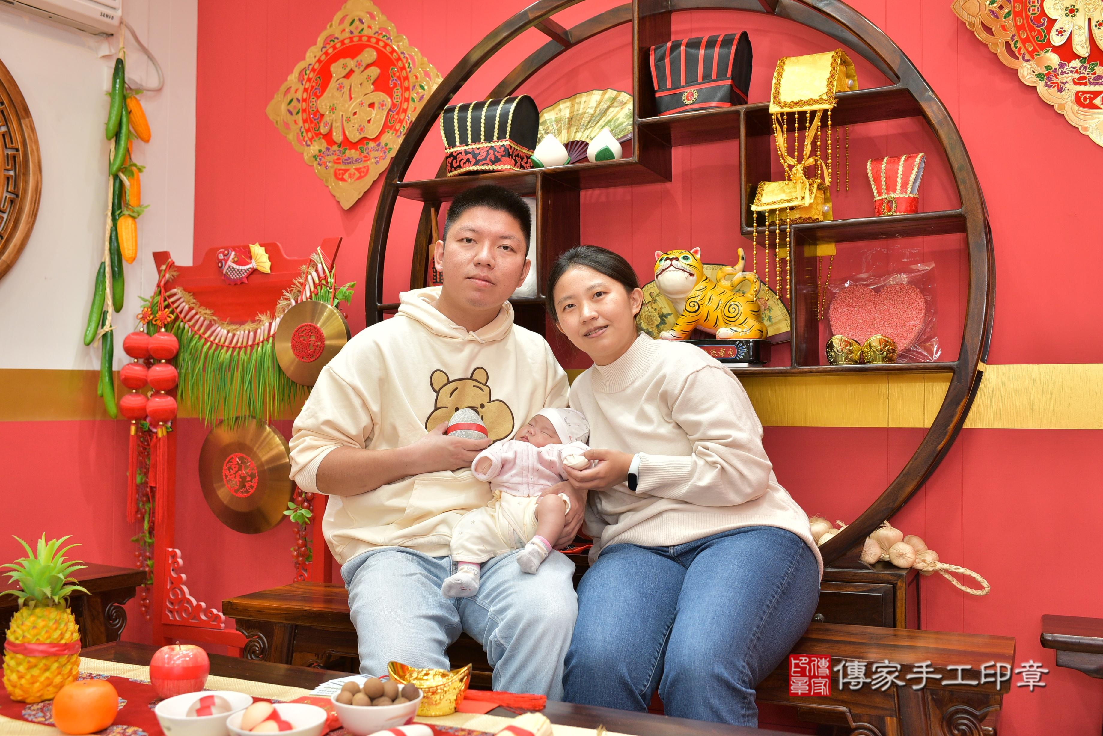 傳家手工印章桃園店、抓周、度脺、中國風會場、傳家嬰兒古禮、吉祥話、抓周道具物品24種、拍照。抓周證書。寶寶抓周、滿周歲、生日快樂、祝福 傳家手工印章桃園店、抓周、度脺、中國風會場、傳家嬰兒古禮、吉祥話、抓周道具物品24種、拍照。抓周證書。寶寶抓周、滿周歲、生日快樂、祝福