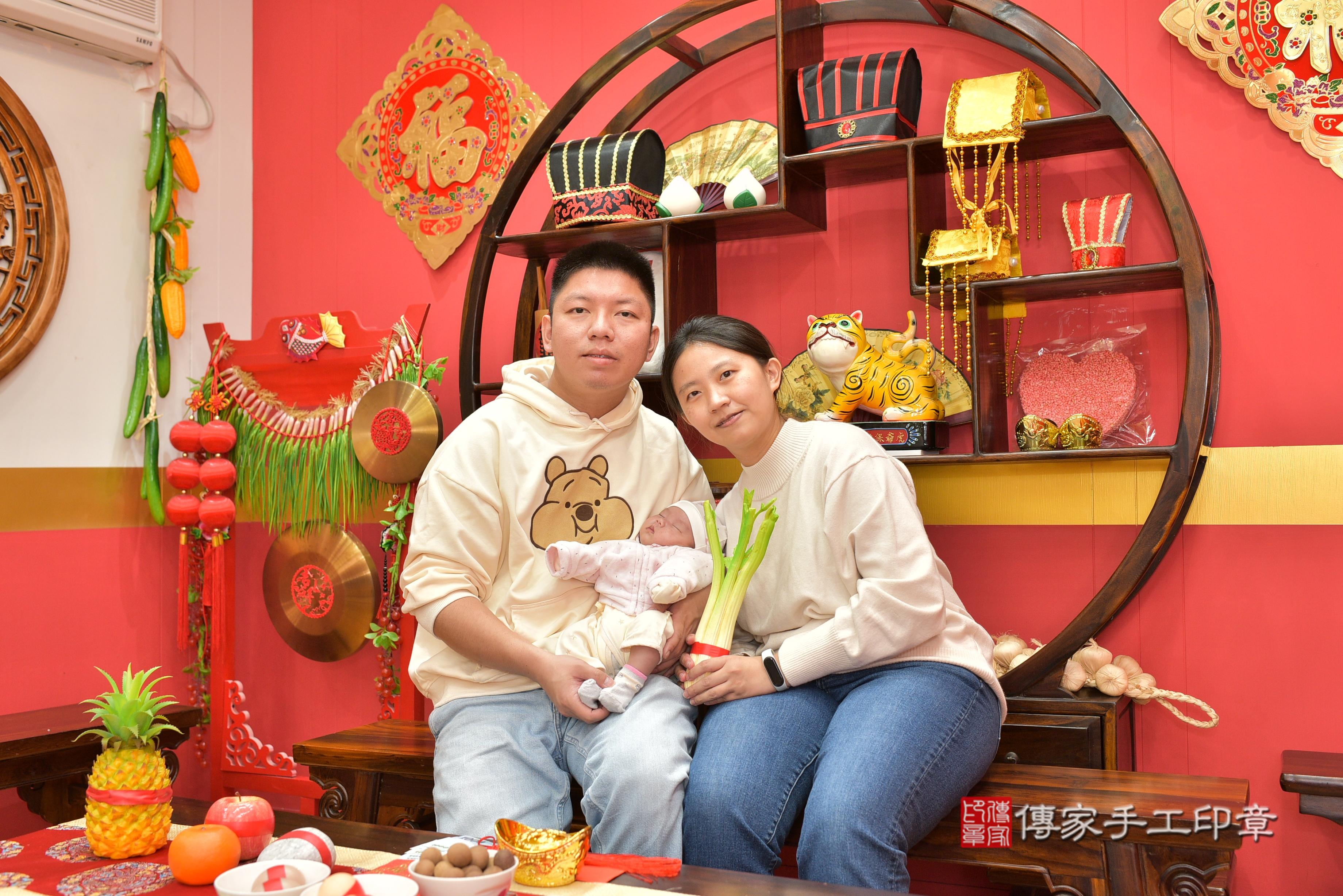 傳家手工印章桃園店、抓周、度脺、中國風會場、傳家嬰兒古禮、吉祥話、抓周道具物品24種、拍照。抓周證書。寶寶抓周、滿周歲、生日快樂、祝福 傳家手工印章桃園店、抓周、度脺、中國風會場、傳家嬰兒古禮、吉祥話、抓周道具物品24種、拍照。抓周證書。寶寶抓周、滿周歲、生日快樂、祝福