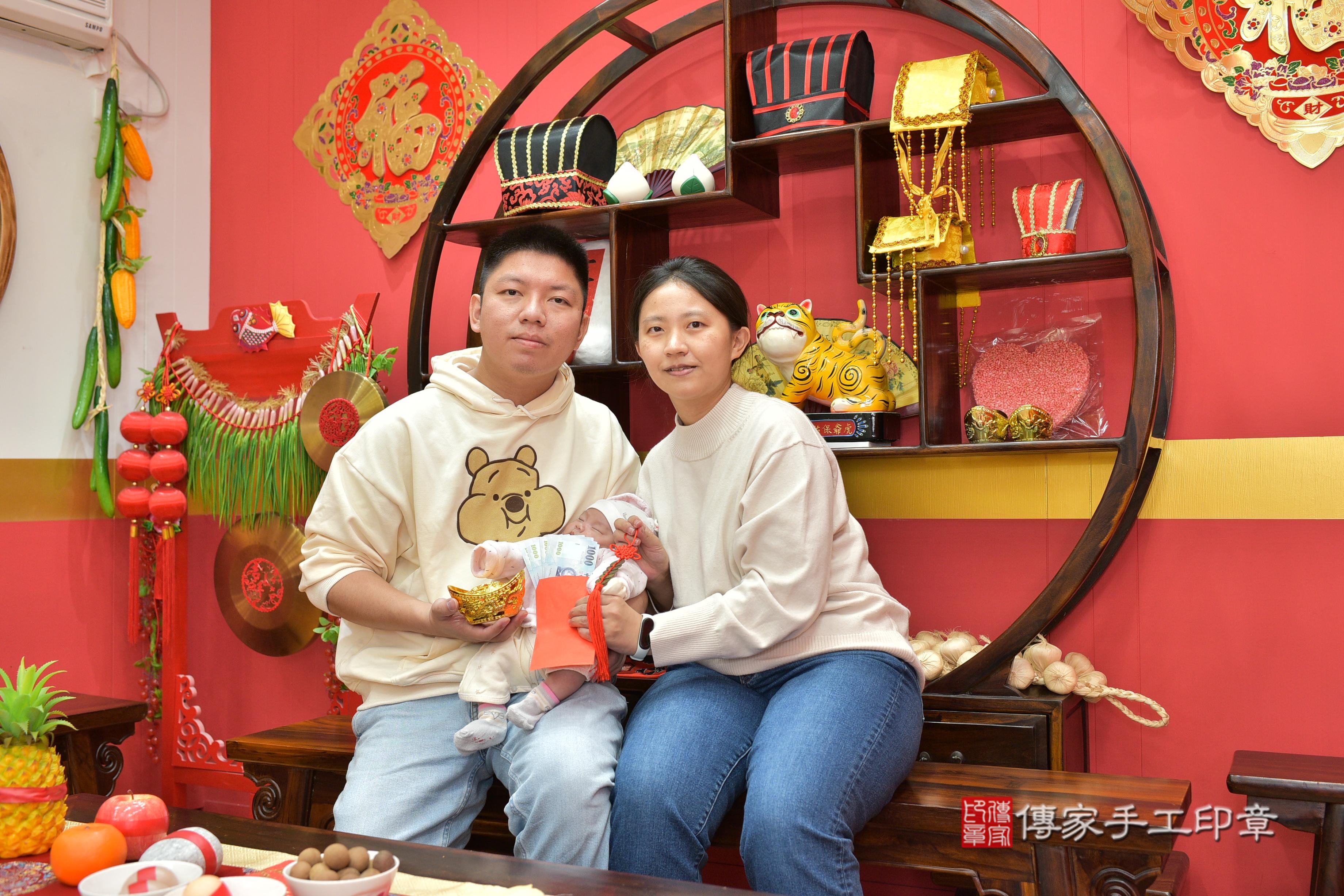 傳家手工印章桃園店、抓周、度脺、中國風會場、傳家嬰兒古禮、吉祥話、抓周道具物品24種、拍照。抓周證書。寶寶抓周、滿周歲、生日快樂、祝福 傳家手工印章桃園店、抓周、度脺、中國風會場、傳家嬰兒古禮、吉祥話、抓周道具物品24種、拍照。抓周證書。寶寶抓周、滿周歲、生日快樂、祝福