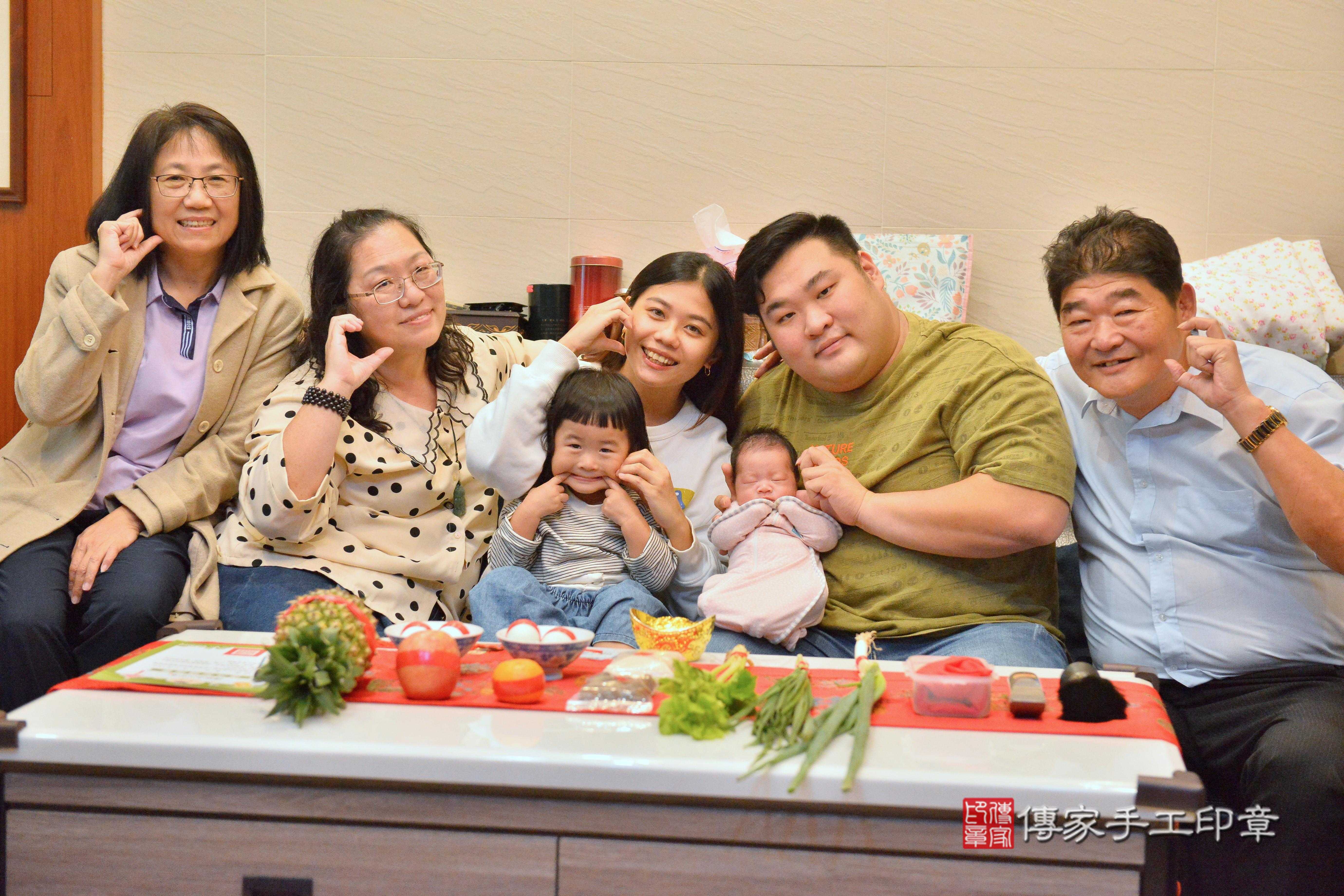 傳家手工印章高雄店、抓周、度脺、中國風會場、傳家嬰兒古禮、吉祥話、抓周道具物品24種、拍照。抓周證書。寶寶抓周、滿周歲、生日快樂、祝福 傳家手工印章高雄店、抓周、度脺、中國風會場、傳家嬰兒古禮、吉祥話、抓周道具物品24種、拍照。抓周證書。寶寶抓周、滿周歲、生日快樂、祝福