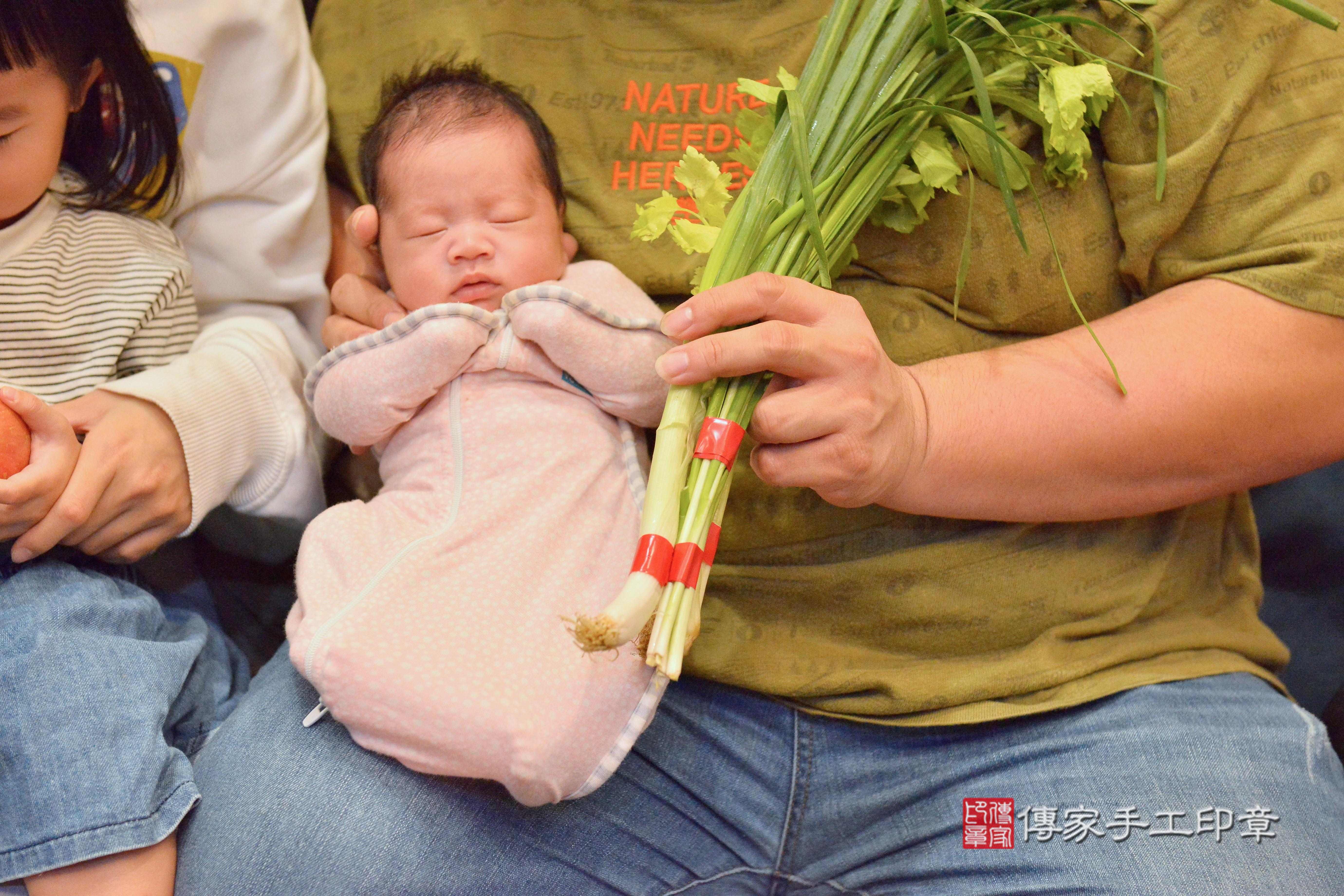 傳家手工印章高雄店、抓周、度脺、中國風會場、傳家嬰兒古禮、吉祥話、抓周道具物品24種、拍照。抓周證書。寶寶抓周、滿周歲、生日快樂、祝福 傳家手工印章高雄店、抓周、度脺、中國風會場、傳家嬰兒古禮、吉祥話、抓周道具物品24種、拍照。抓周證書。寶寶抓周、滿周歲、生日快樂、祝福