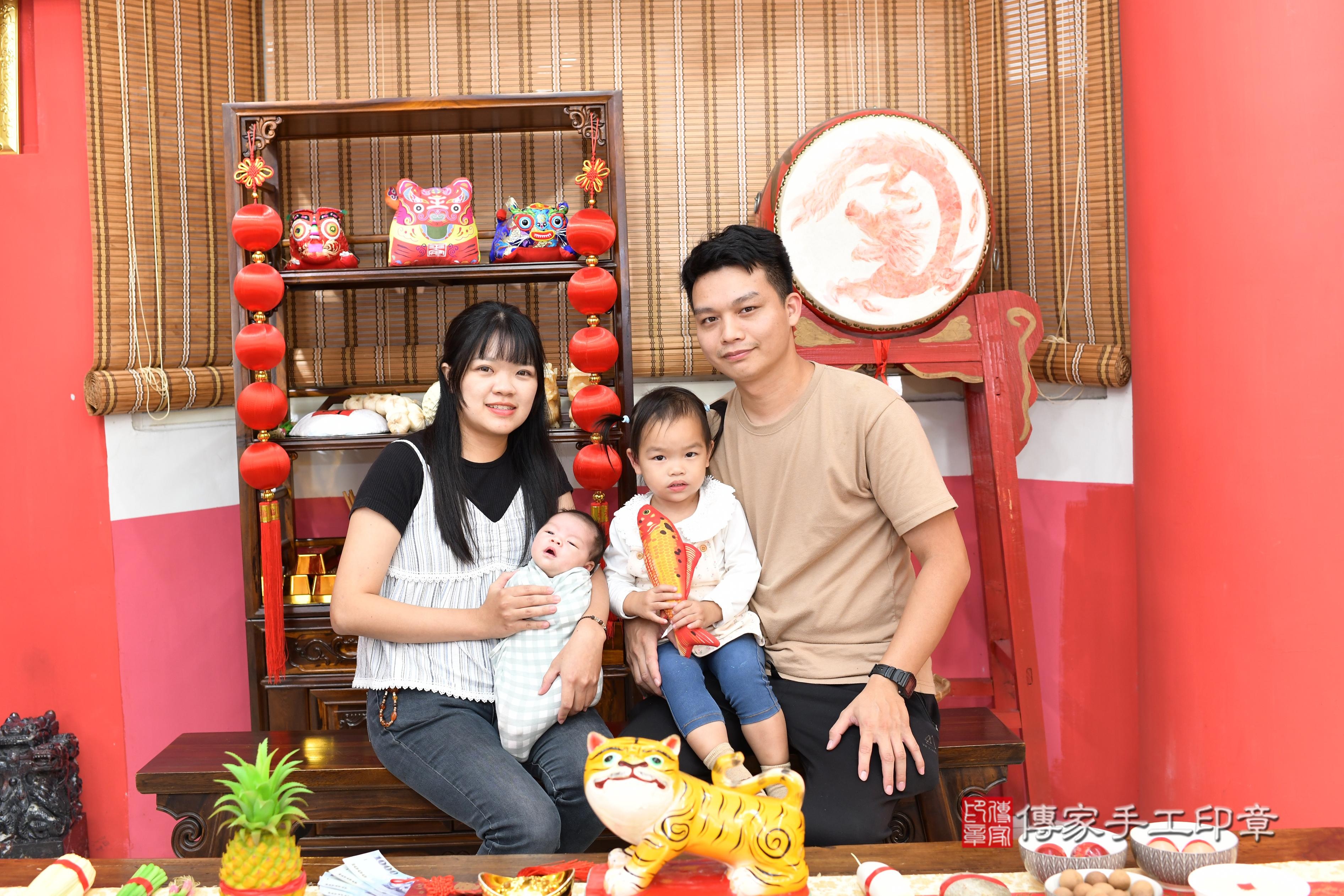 傳家手工印章高雄店、抓周、度脺、中國風會場、傳家嬰兒古禮、吉祥話、抓周道具物品24種、拍照。抓周證書。寶寶抓周、滿周歲、生日快樂、祝福 傳家手工印章高雄店、抓周、度脺、中國風會場、傳家嬰兒古禮、吉祥話、抓周道具物品24種、拍照。抓周證書。寶寶抓周、滿周歲、生日快樂、祝福