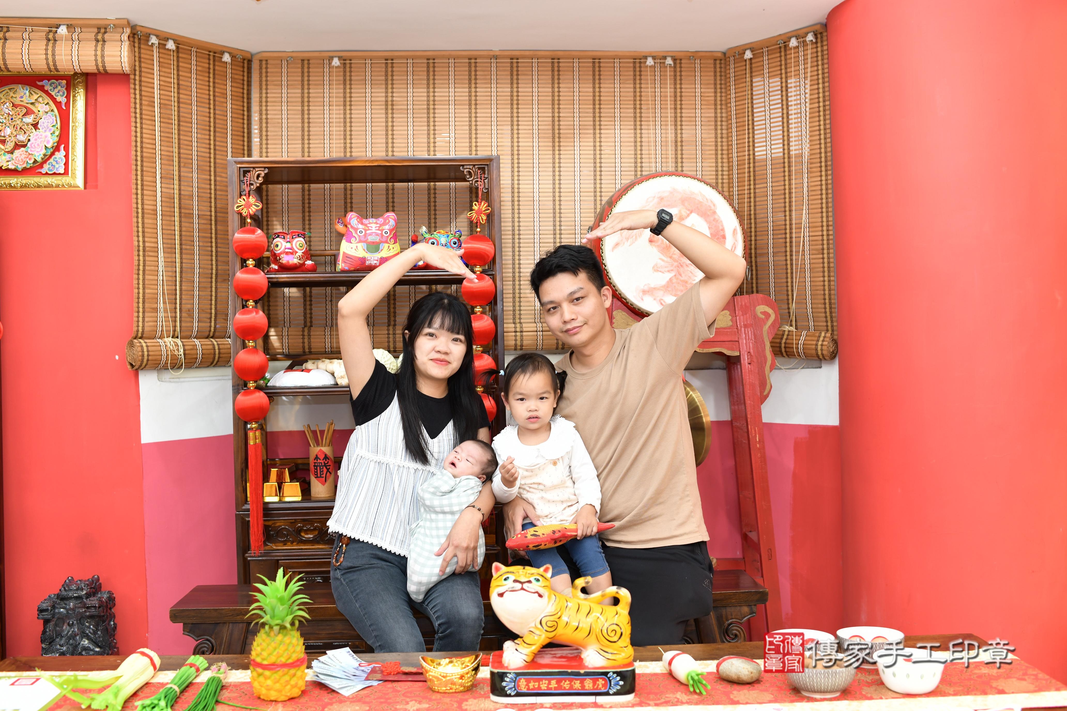 傳家手工印章高雄店、抓周、度脺、中國風會場、傳家嬰兒古禮、吉祥話、抓周道具物品24種、拍照。抓周證書。寶寶抓周、滿周歲、生日快樂、祝福 傳家手工印章高雄店、抓周、度脺、中國風會場、傳家嬰兒古禮、吉祥話、抓周道具物品24種、拍照。抓周證書。寶寶抓周、滿周歲、生日快樂、祝福