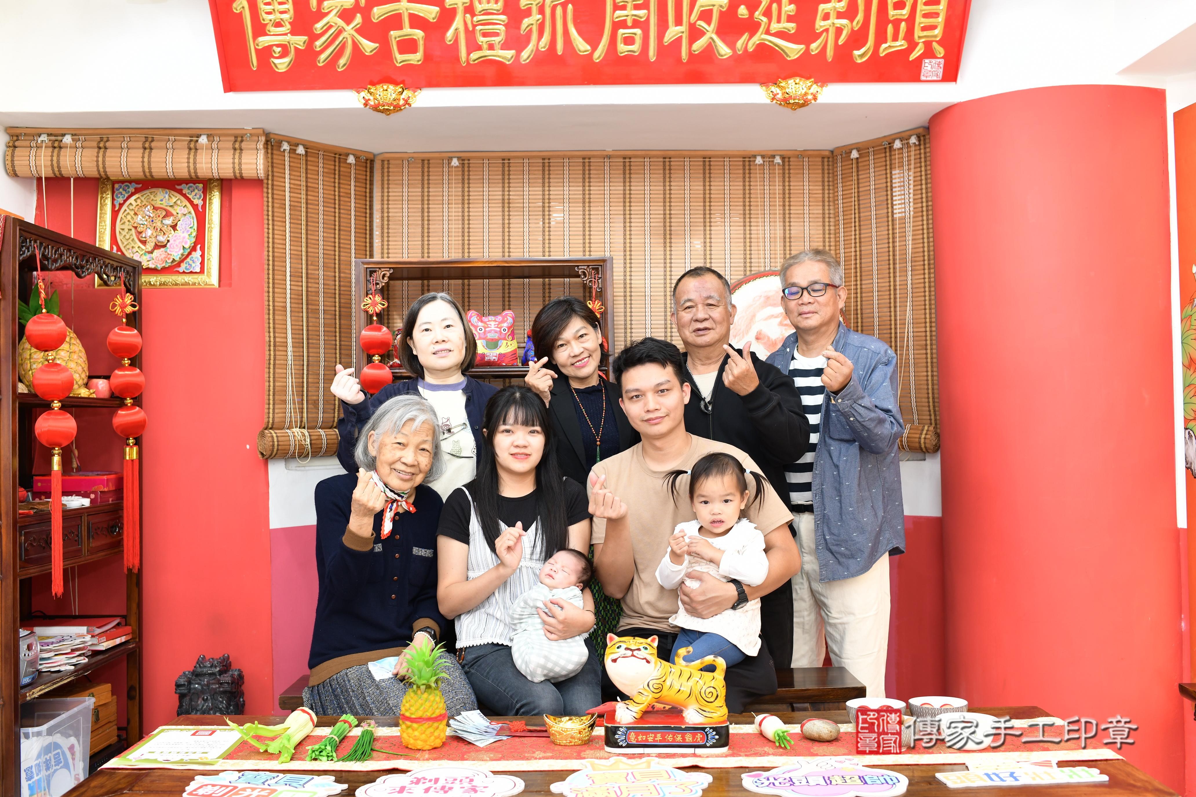 傳家手工印章高雄店、抓周、度脺、中國風會場、傳家嬰兒古禮、吉祥話、抓周道具物品24種、拍照。抓周證書。寶寶抓周、滿周歲、生日快樂、祝福 傳家手工印章高雄店、抓周、度脺、中國風會場、傳家嬰兒古禮、吉祥話、抓周道具物品24種、拍照。抓周證書。寶寶抓周、滿周歲、生日快樂、祝福