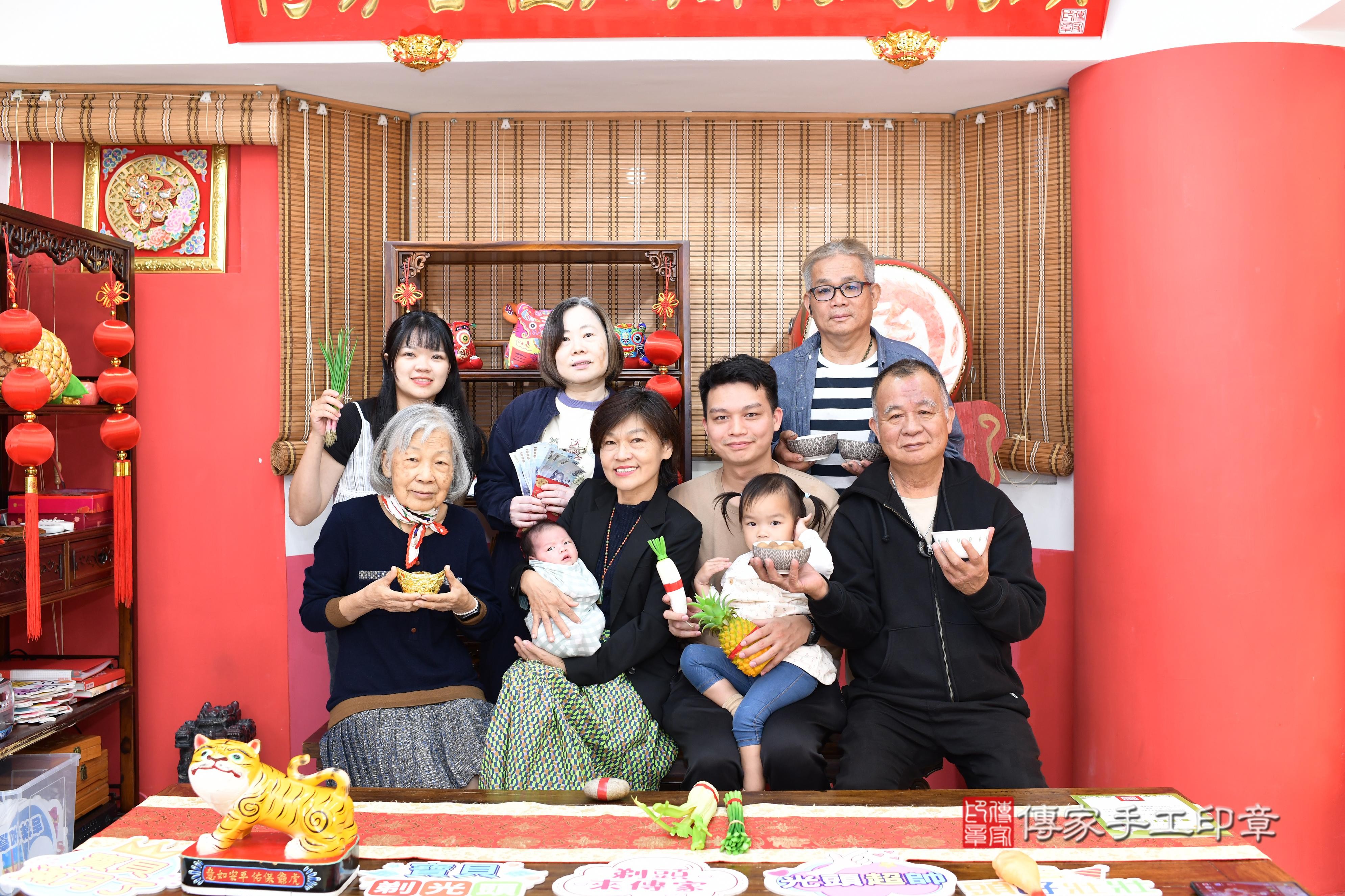 傳家手工印章高雄店、抓周、度脺、中國風會場、傳家嬰兒古禮、吉祥話、抓周道具物品24種、拍照。抓周證書。寶寶抓周、滿周歲、生日快樂、祝福 傳家手工印章高雄店、抓周、度脺、中國風會場、傳家嬰兒古禮、吉祥話、抓周道具物品24種、拍照。抓周證書。寶寶抓周、滿周歲、生日快樂、祝福