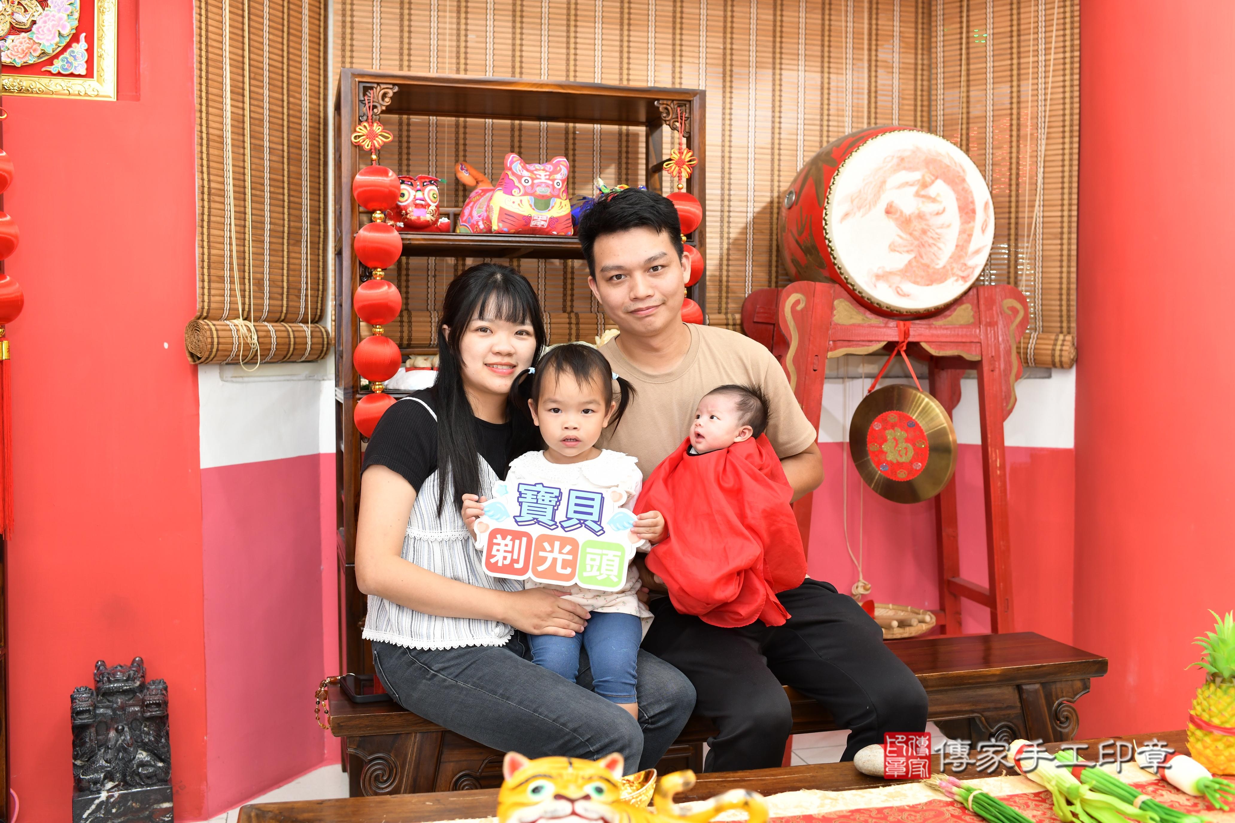 傳家手工印章高雄店、抓周、度脺、中國風會場、傳家嬰兒古禮、吉祥話、抓周道具物品24種、拍照。抓周證書。寶寶抓周、滿周歲、生日快樂、祝福 傳家手工印章高雄店、抓周、度脺、中國風會場、傳家嬰兒古禮、吉祥話、抓周道具物品24種、拍照。抓周證書。寶寶抓周、滿周歲、生日快樂、祝福