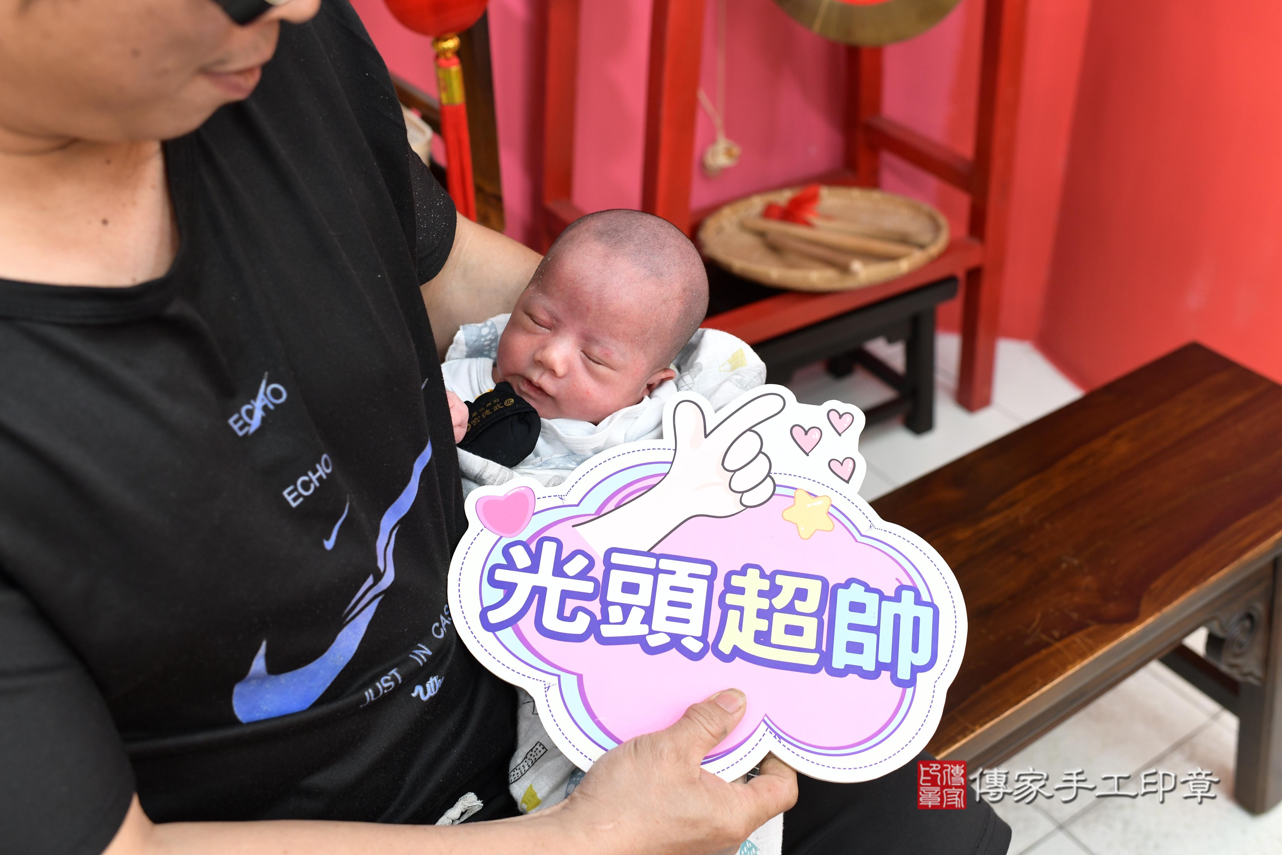 傳家手工印章高雄店、抓周、度脺、中國風會場、傳家嬰兒古禮、吉祥話、抓周道具物品24種、拍照。抓周證書。寶寶抓周、滿周歲、生日快樂、祝福