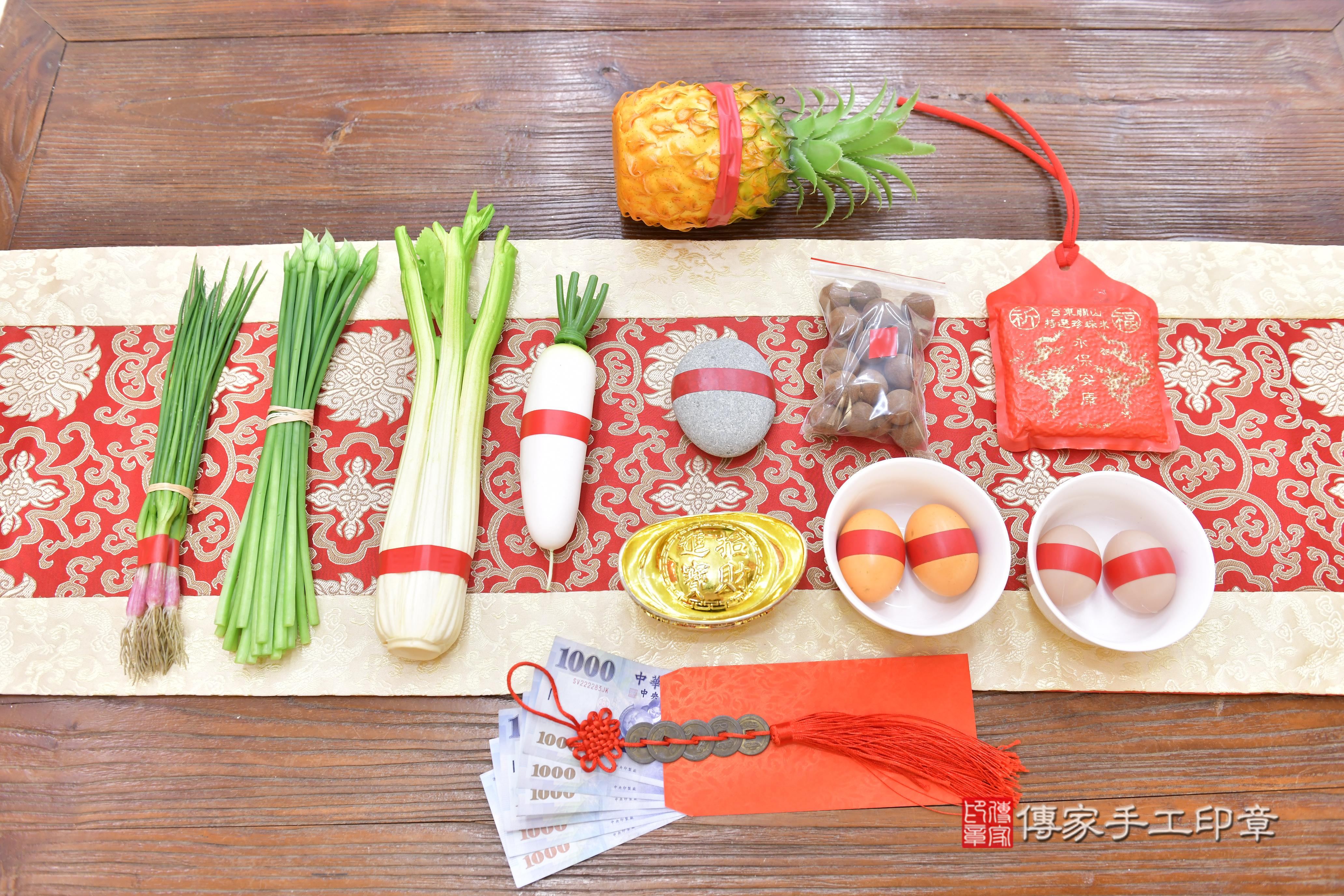 傳家手工印章新竹店、抓周、度脺、中國風會場、傳家嬰兒古禮、吉祥話、抓周道具物品24種、拍照。抓周證書。寶寶抓周、滿周歲、生日快樂、祝福