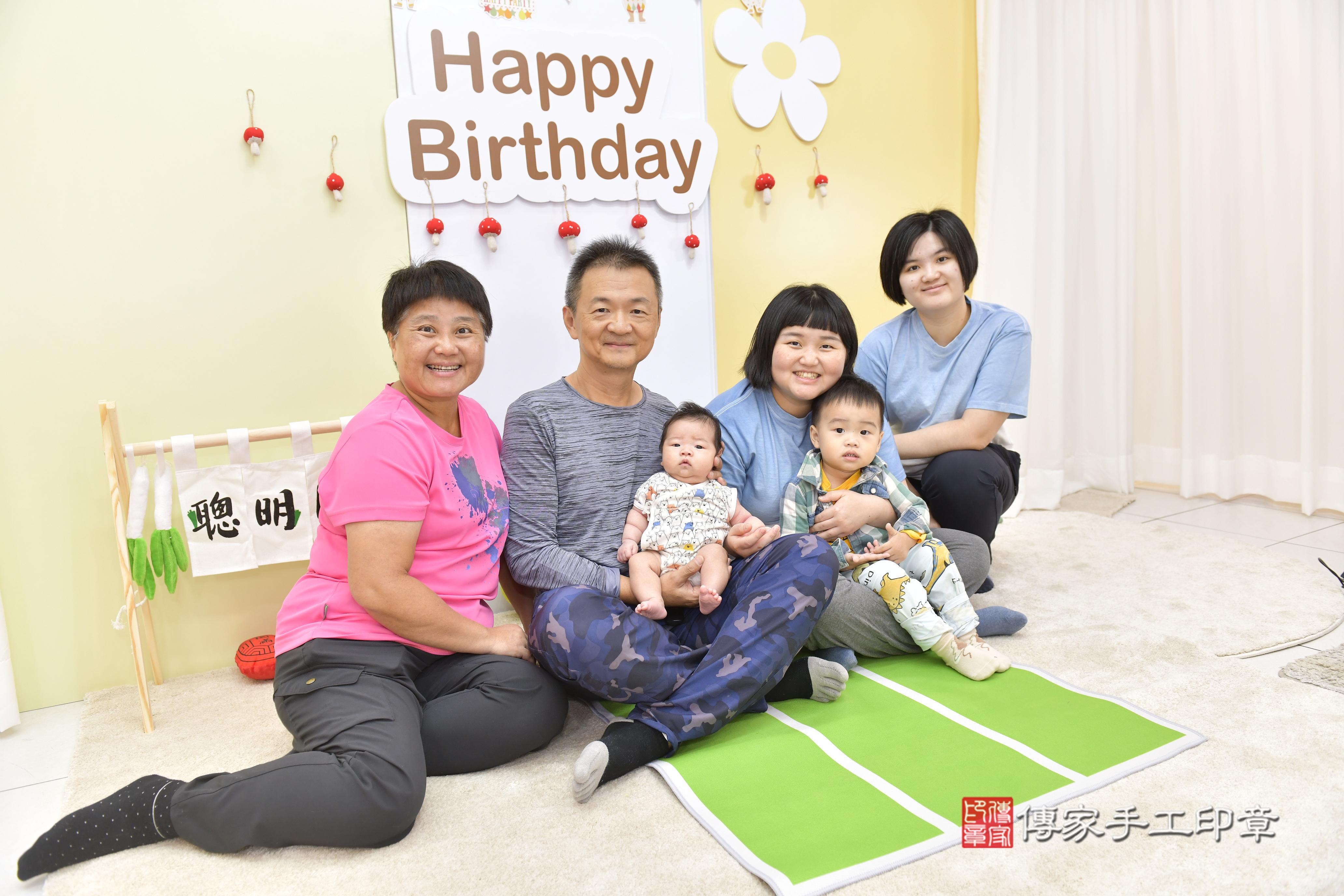 傳家手工印章新竹店、抓周、度脺、中國風會場、傳家嬰兒古禮、吉祥話、抓周道具物品24種、拍照。抓周證書。寶寶抓周、滿周歲、生日快樂、祝福 傳家手工印章新竹店、抓周、度脺、中國風會場、傳家嬰兒古禮、吉祥話、抓周道具物品24種、拍照。抓周證書。寶寶抓周、滿周歲、生日快樂、祝福