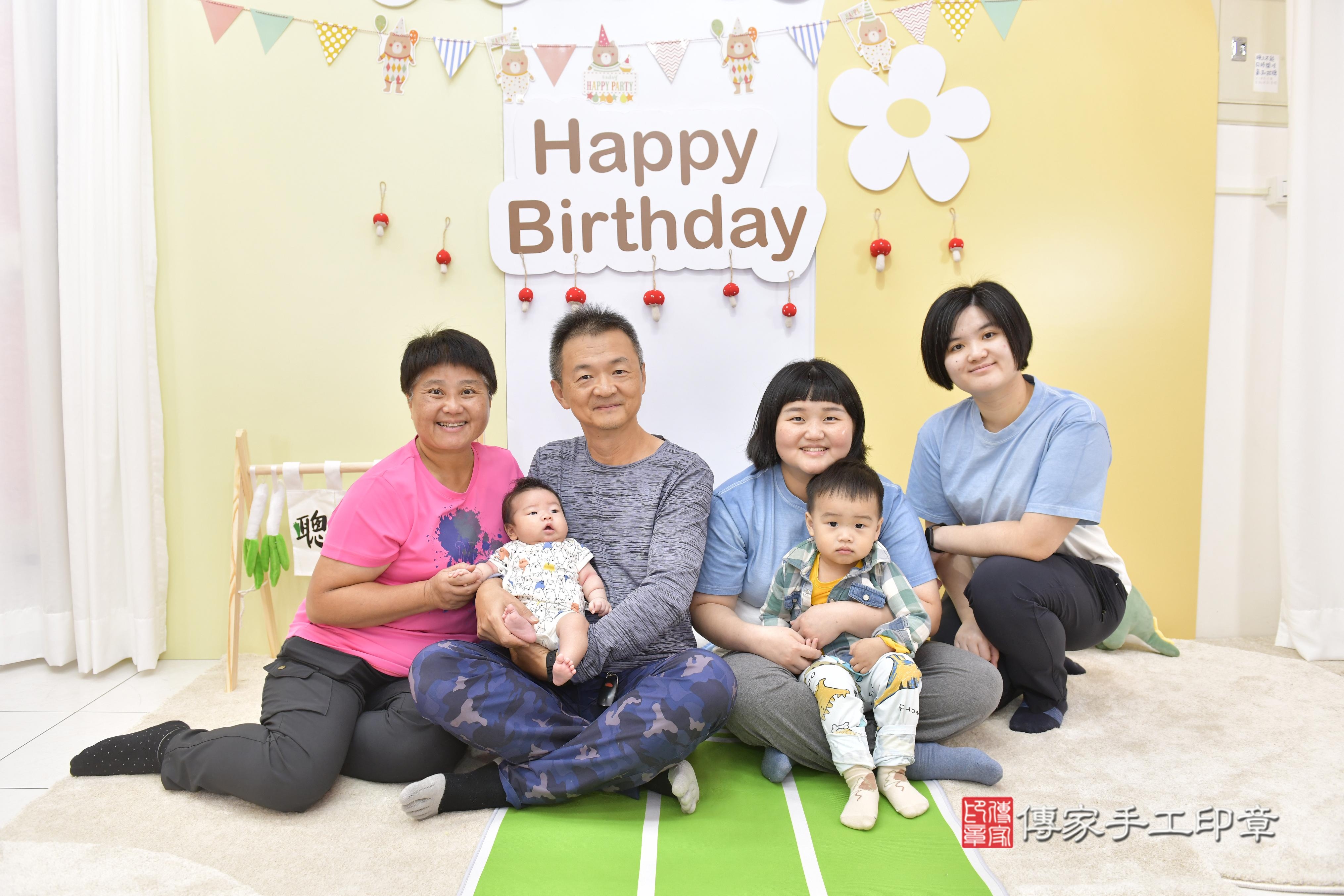 傳家手工印章新竹店、抓周、度脺、中國風會場、傳家嬰兒古禮、吉祥話、抓周道具物品24種、拍照。抓周證書。寶寶抓周、滿周歲、生日快樂、祝福 傳家手工印章新竹店、抓周、度脺、中國風會場、傳家嬰兒古禮、吉祥話、抓周道具物品24種、拍照。抓周證書。寶寶抓周、滿周歲、生日快樂、祝福