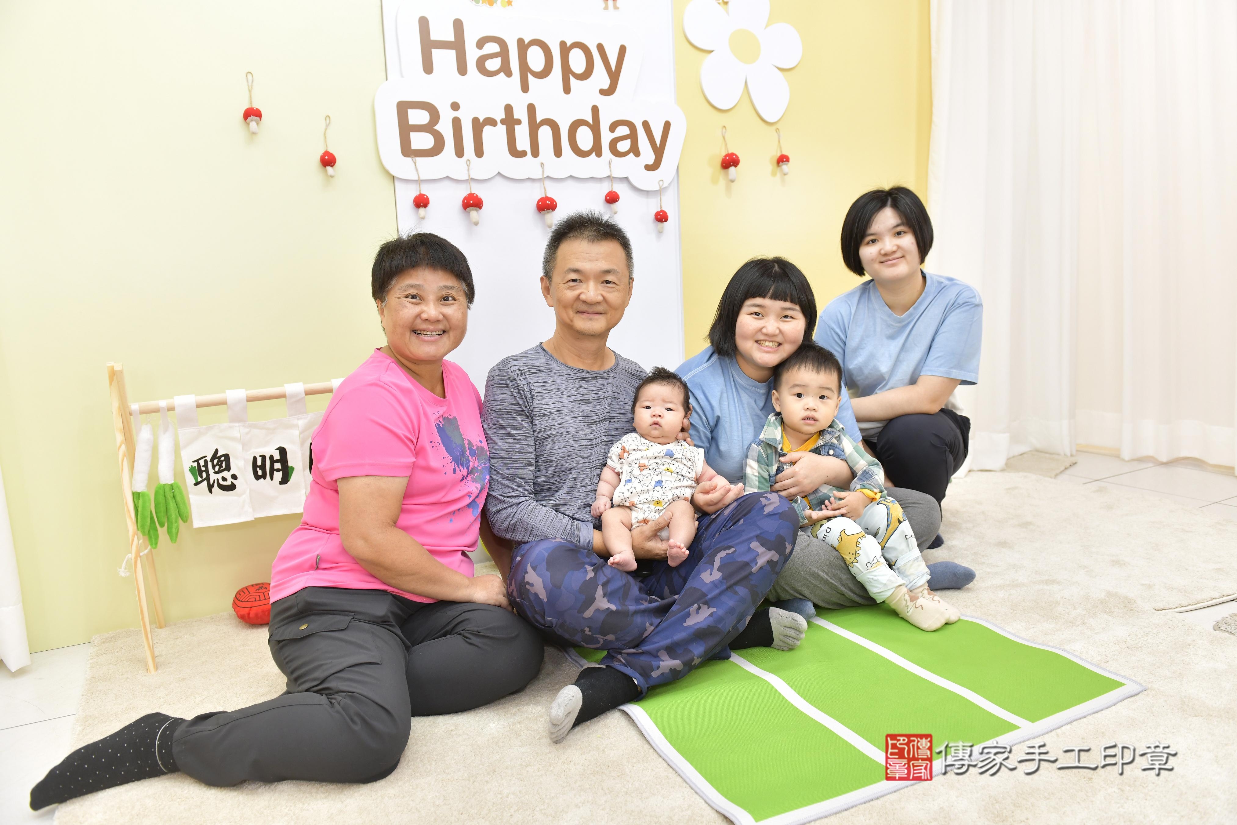 傳家手工印章新竹店、抓周、度脺、中國風會場、傳家嬰兒古禮、吉祥話、抓周道具物品24種、拍照。抓周證書。寶寶抓周、滿周歲、生日快樂、祝福 傳家手工印章新竹店、抓周、度脺、中國風會場、傳家嬰兒古禮、吉祥話、抓周道具物品24種、拍照。抓周證書。寶寶抓周、滿周歲、生日快樂、祝福