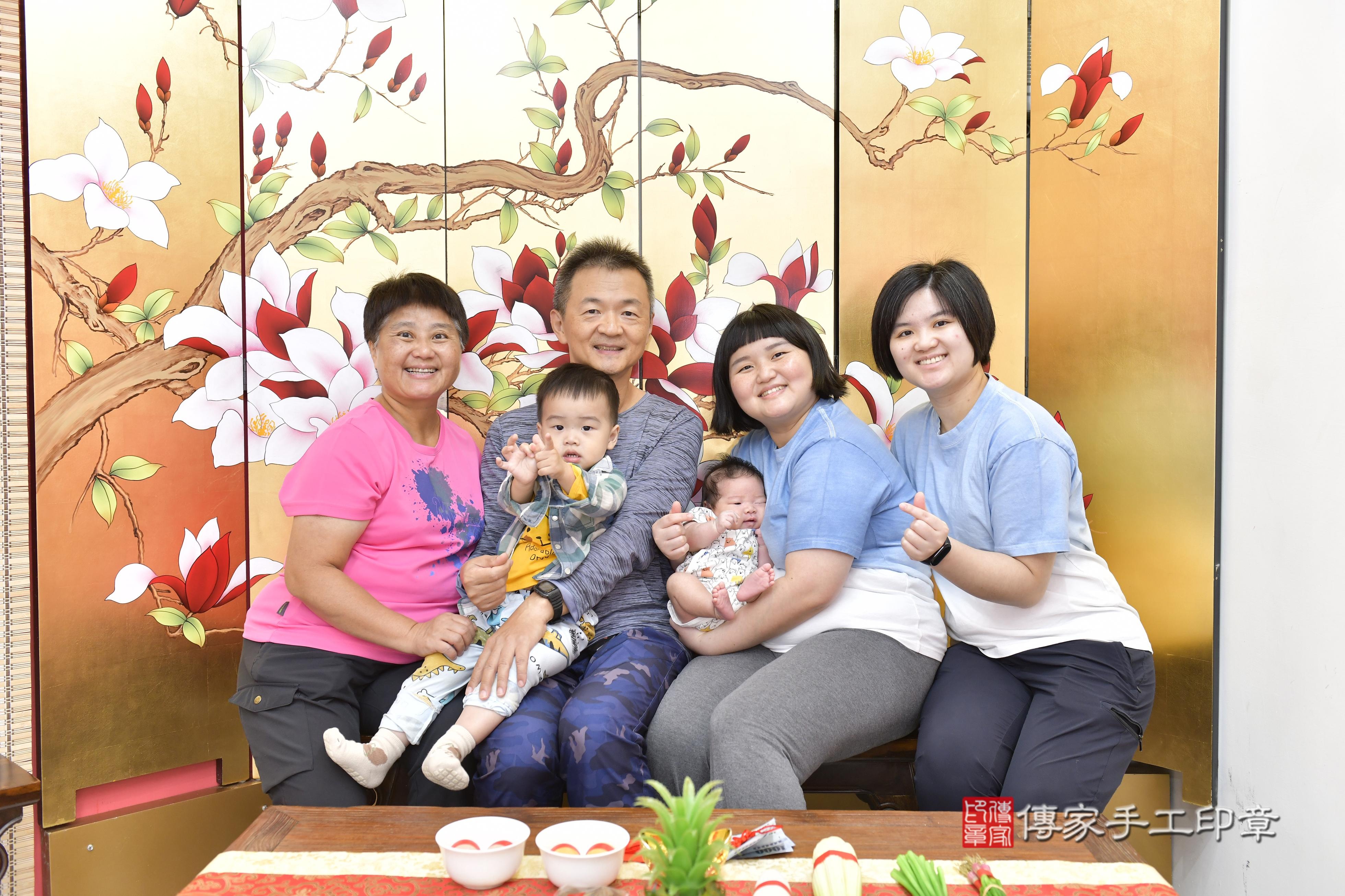 傳家手工印章新竹店、抓周、度脺、中國風會場、傳家嬰兒古禮、吉祥話、抓周道具物品24種、拍照。抓周證書。寶寶抓周、滿周歲、生日快樂、祝福 傳家手工印章新竹店、抓周、度脺、中國風會場、傳家嬰兒古禮、吉祥話、抓周道具物品24種、拍照。抓周證書。寶寶抓周、滿周歲、生日快樂、祝福