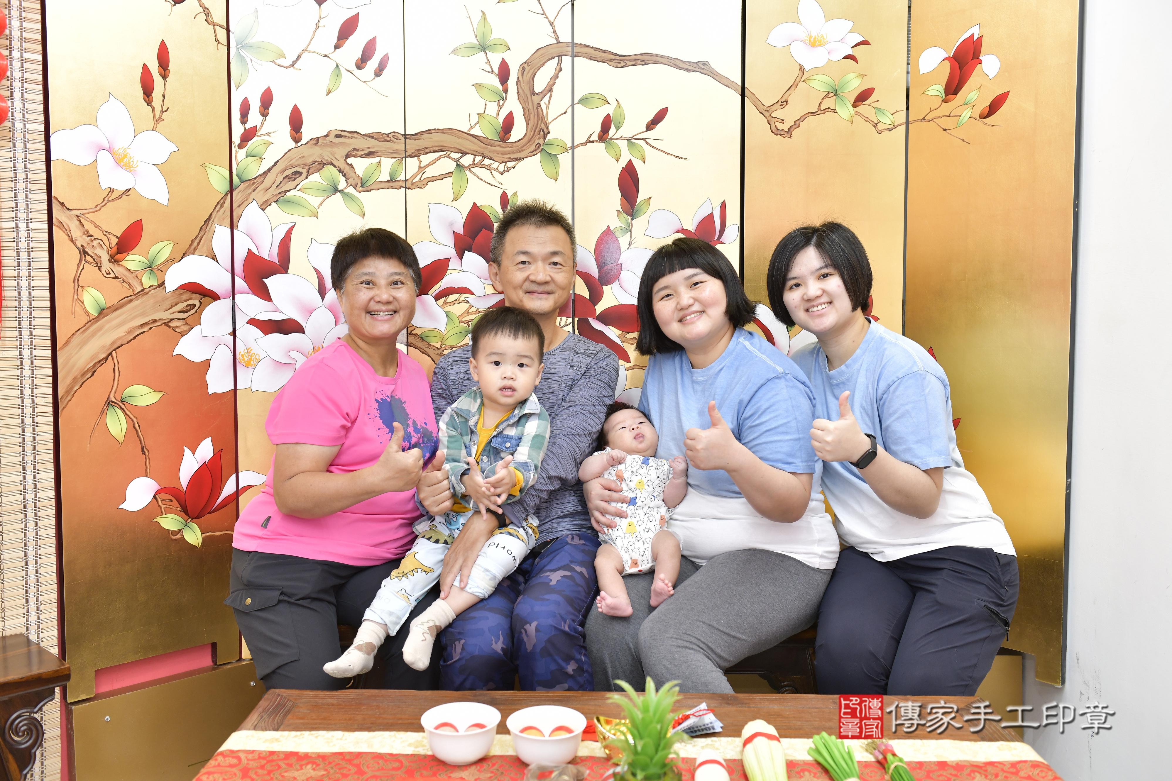 傳家手工印章新竹店、抓周、度脺、中國風會場、傳家嬰兒古禮、吉祥話、抓周道具物品24種、拍照。抓周證書。寶寶抓周、滿周歲、生日快樂、祝福 傳家手工印章新竹店、抓周、度脺、中國風會場、傳家嬰兒古禮、吉祥話、抓周道具物品24種、拍照。抓周證書。寶寶抓周、滿周歲、生日快樂、祝福