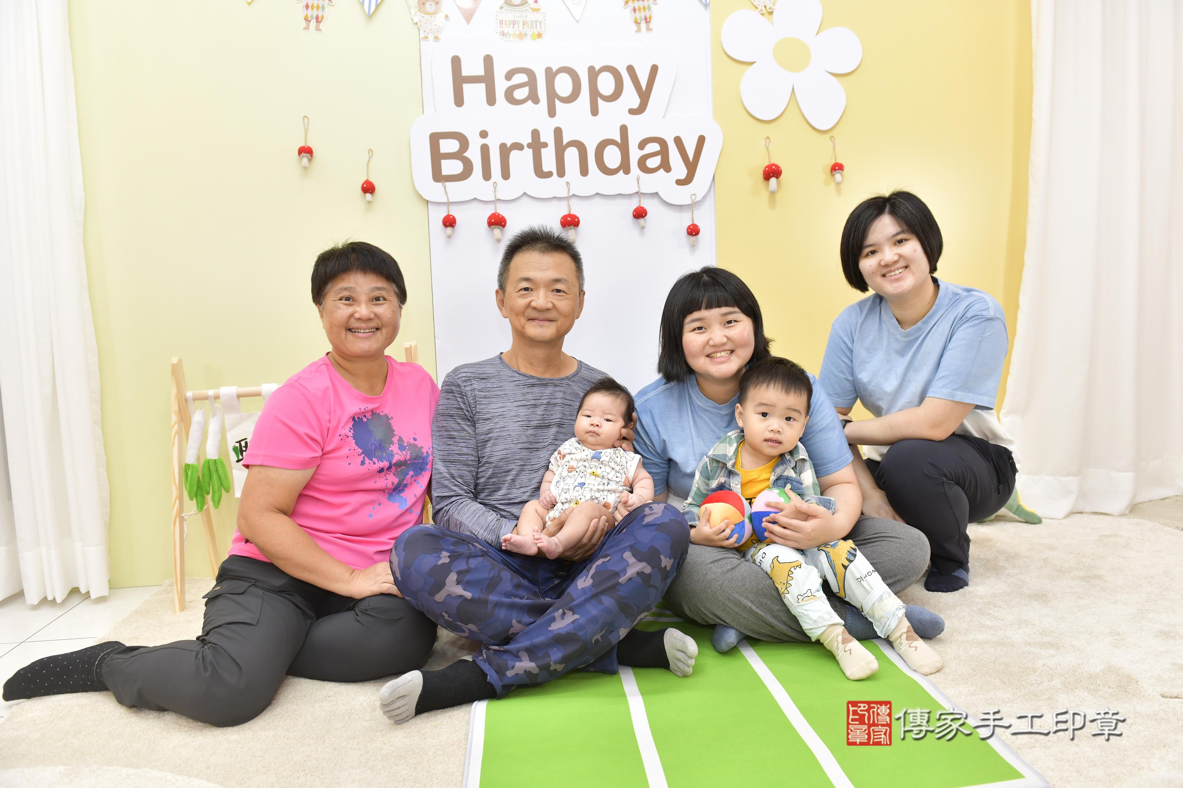 傳家手工印章新竹店、抓周、度脺、中國風會場、傳家嬰兒古禮、吉祥話、抓周道具物品24種、拍照。抓周證書。寶寶抓周、滿周歲、生日快樂、祝福 傳家手工印章新竹店、抓周、度脺、中國風會場、傳家嬰兒古禮、吉祥話、抓周道具物品24種、拍照。抓周證書。寶寶抓周、滿周歲、生日快樂、祝福